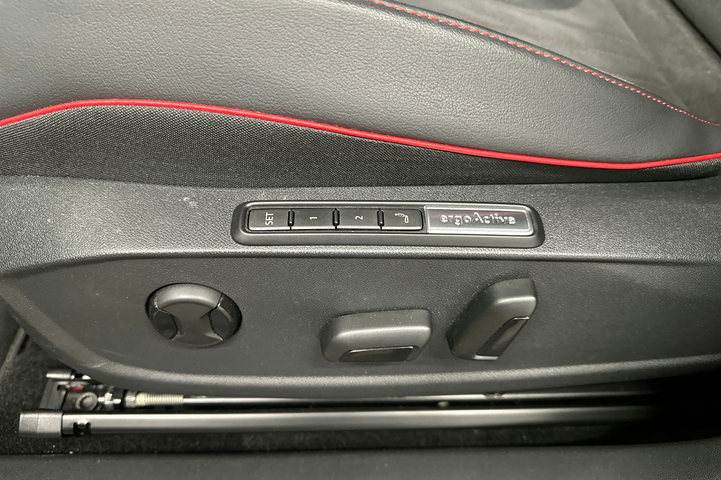 punainen Volkswagen ID.4 2025 kuva 30.