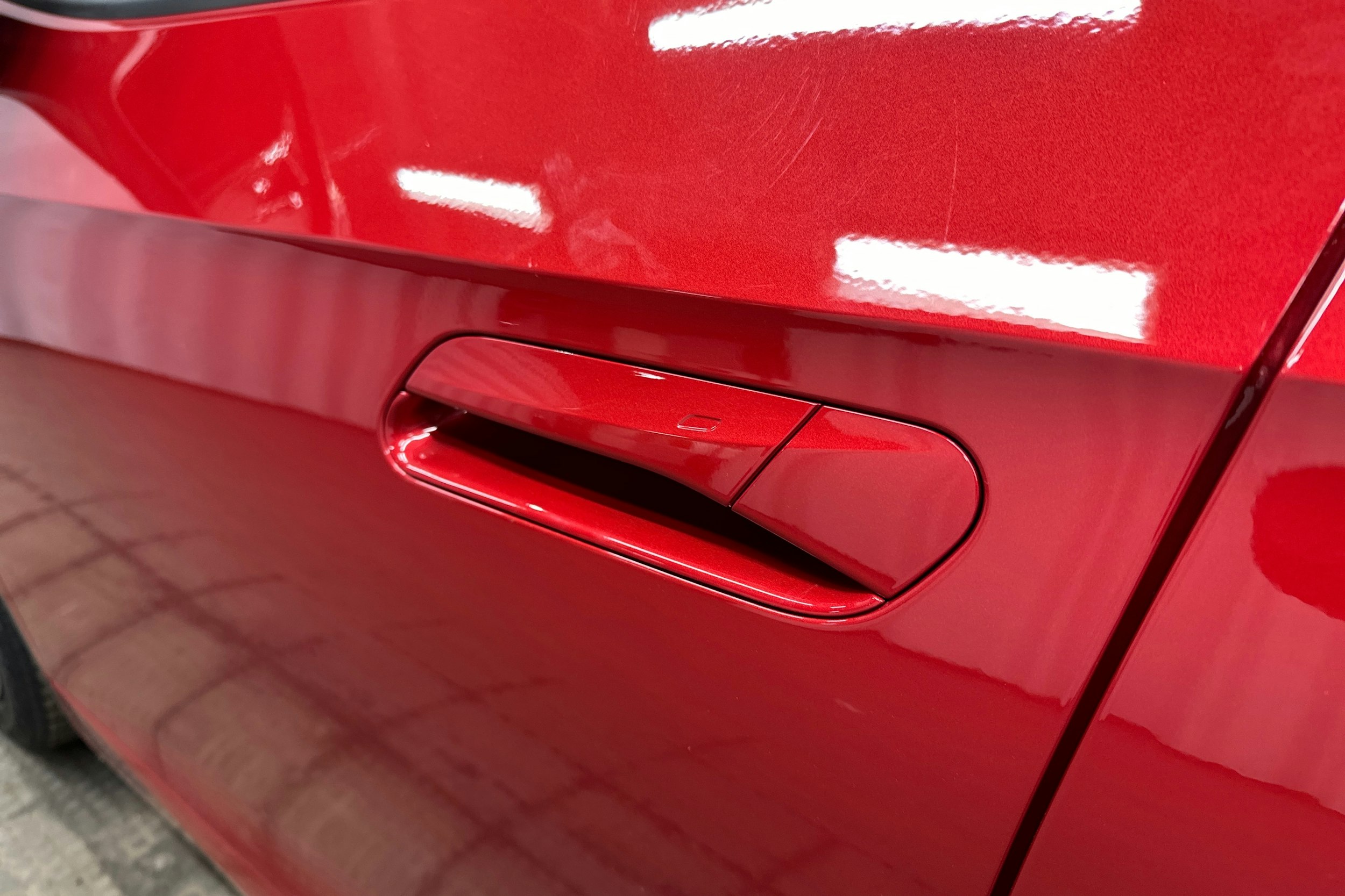 punainen Volkswagen ID.4 2025 kuva 34.