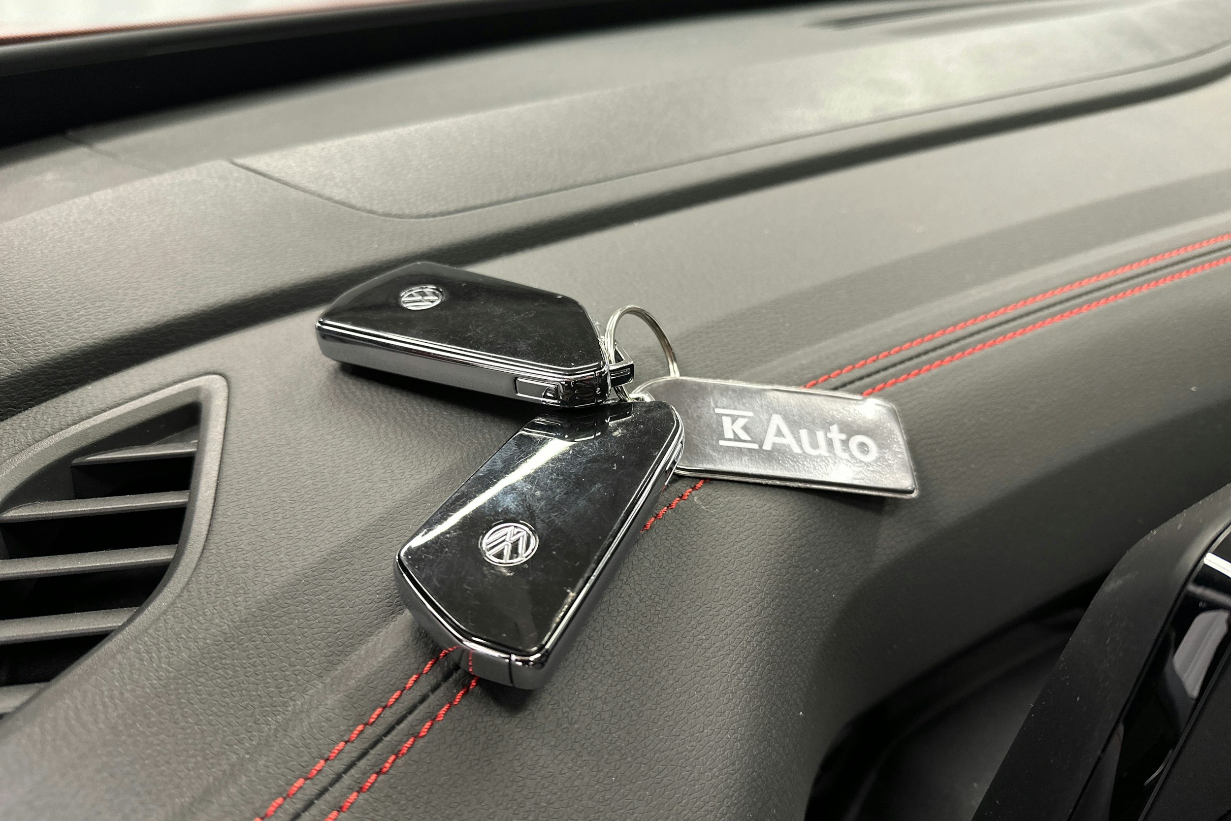 punainen Volkswagen ID.4 2025 kuva 36.