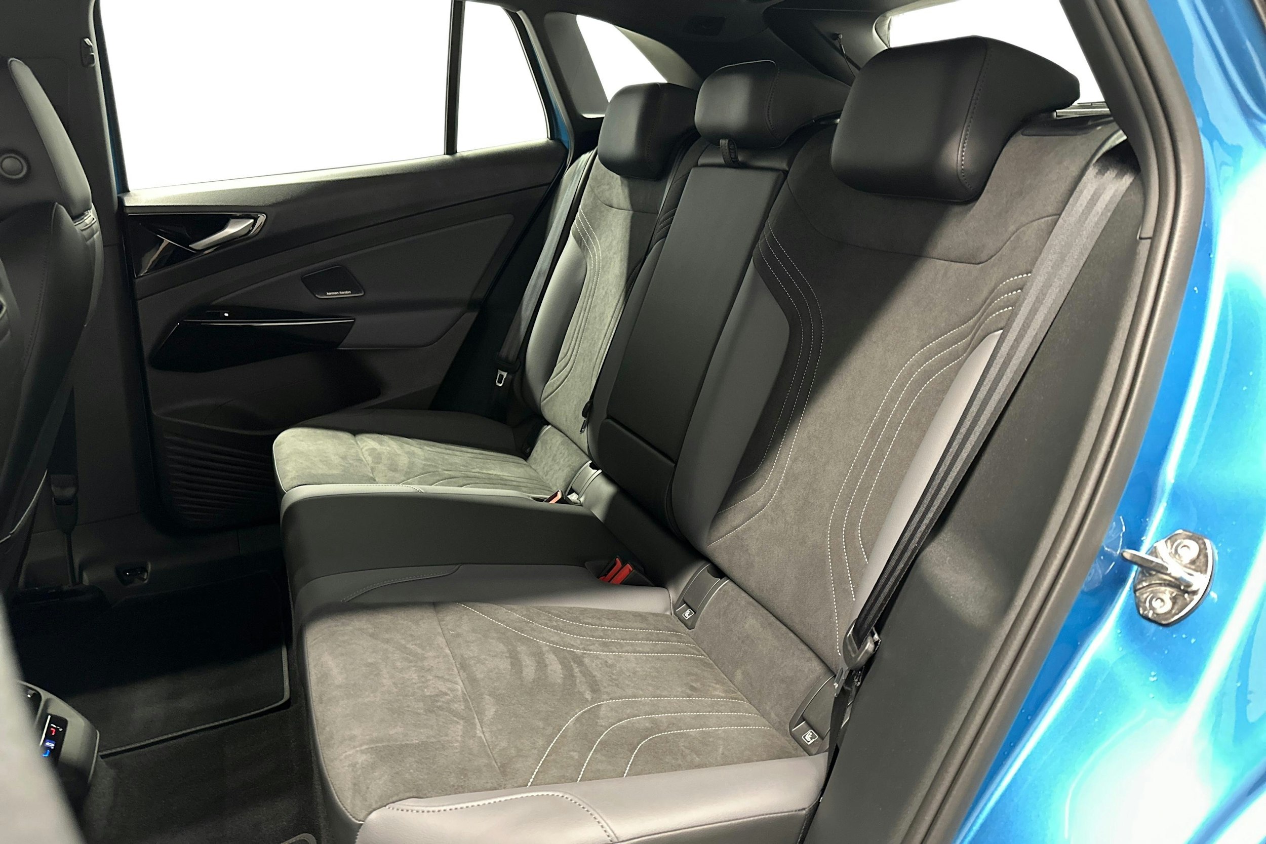 sininen Volkswagen ID.4 2025 kuva 10.