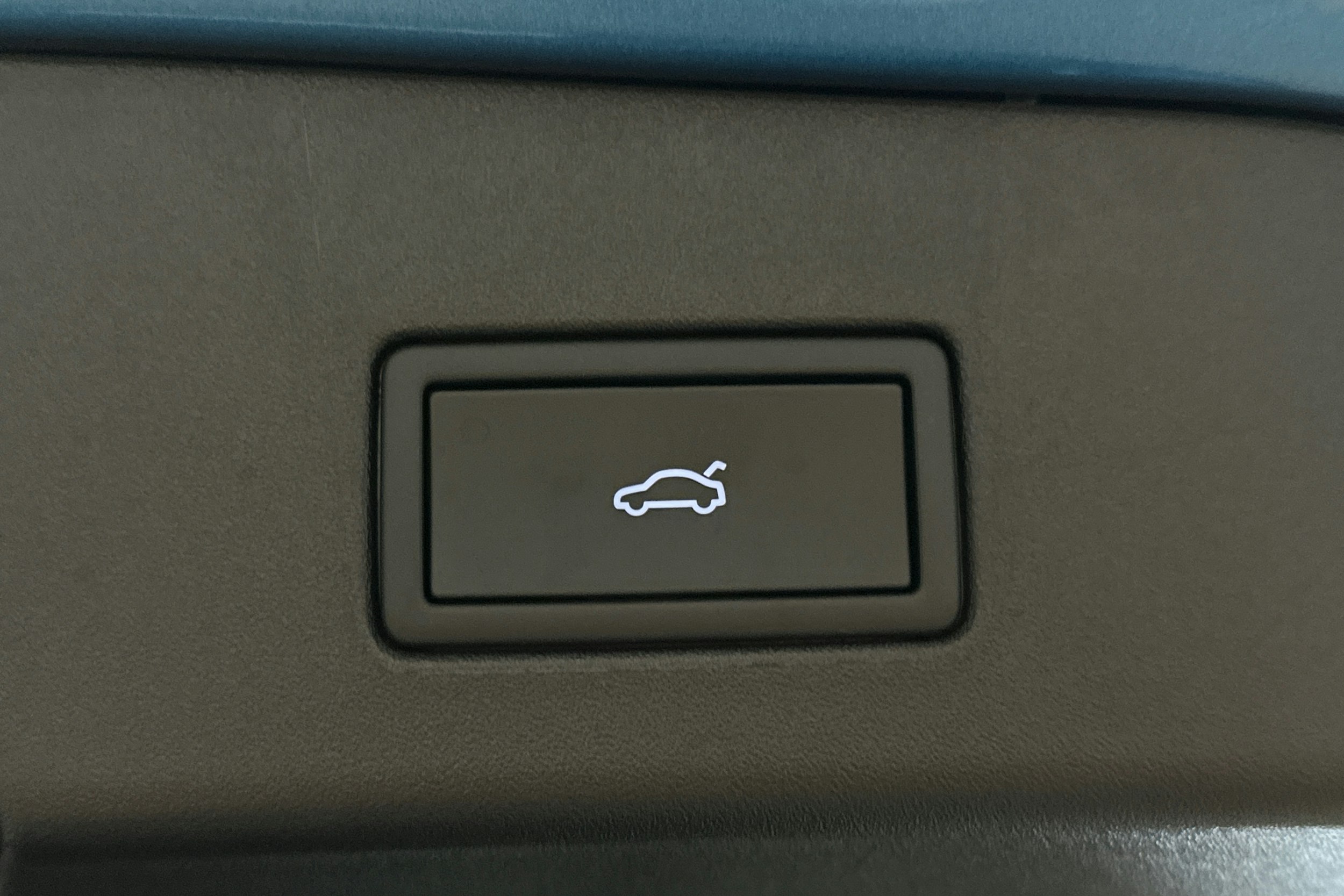 sininen Volkswagen ID.4 2025 kuva 15.