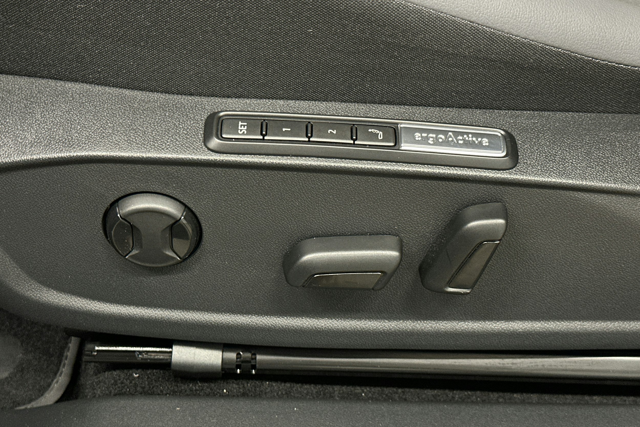 sininen Volkswagen ID.4 2025 kuva 18.