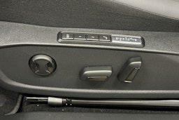 sininen Volkswagen ID.4 2025 kuva 18.