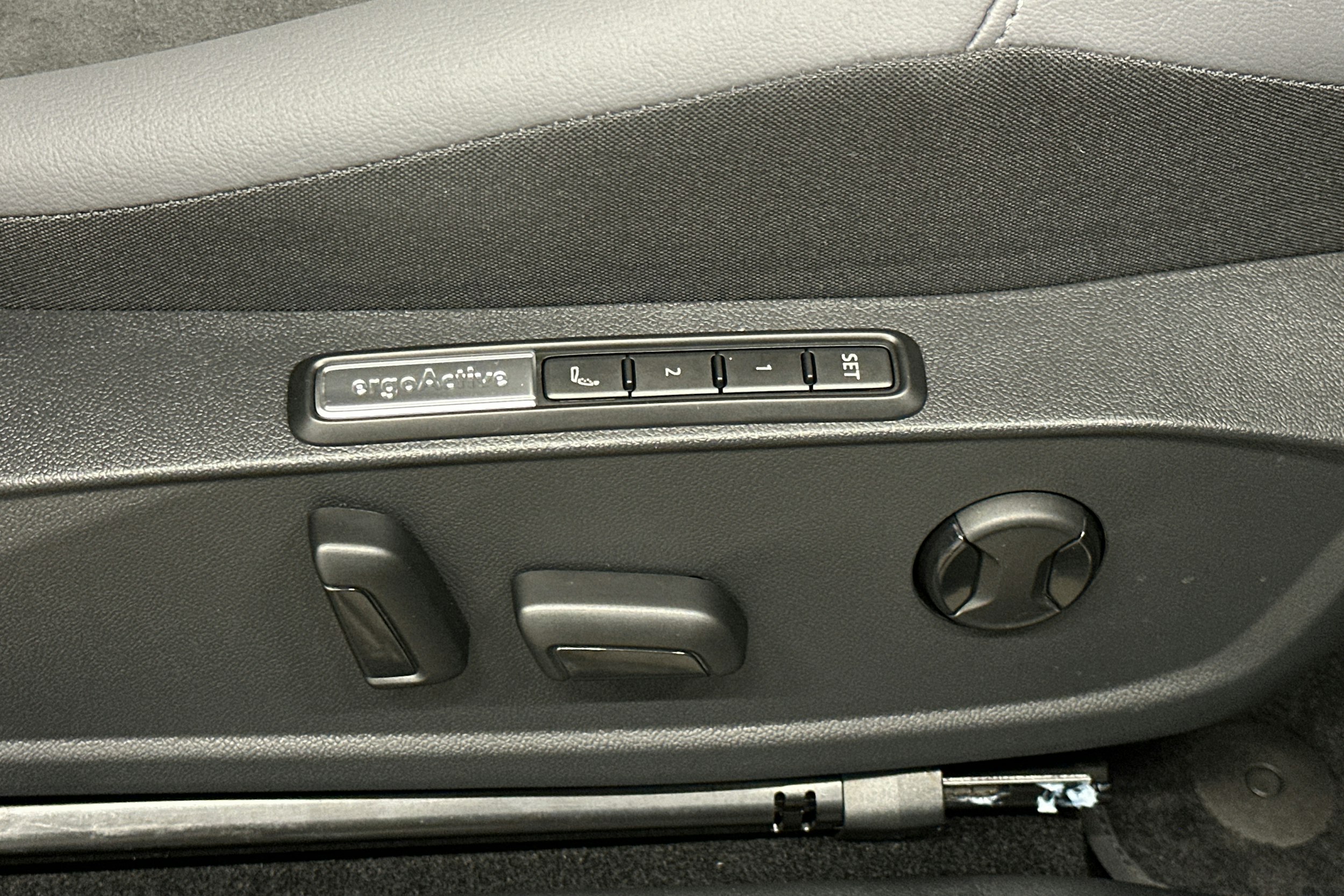 sininen Volkswagen ID.4 2025 kuva 19.