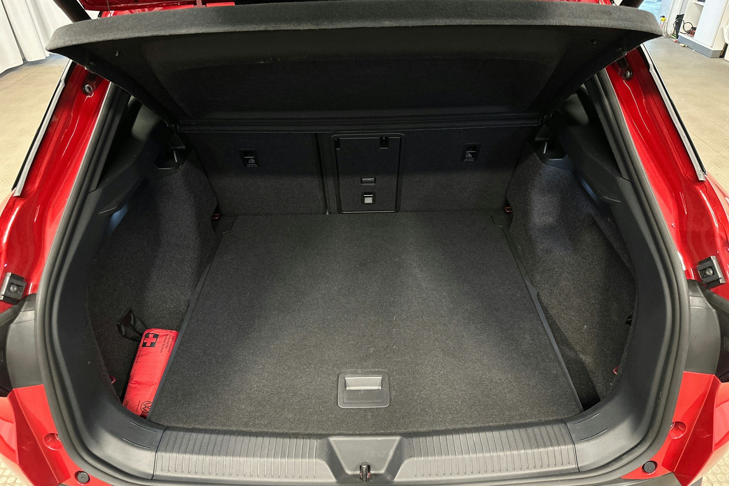 punainen Volkswagen ID.4 2025 kuva 14.