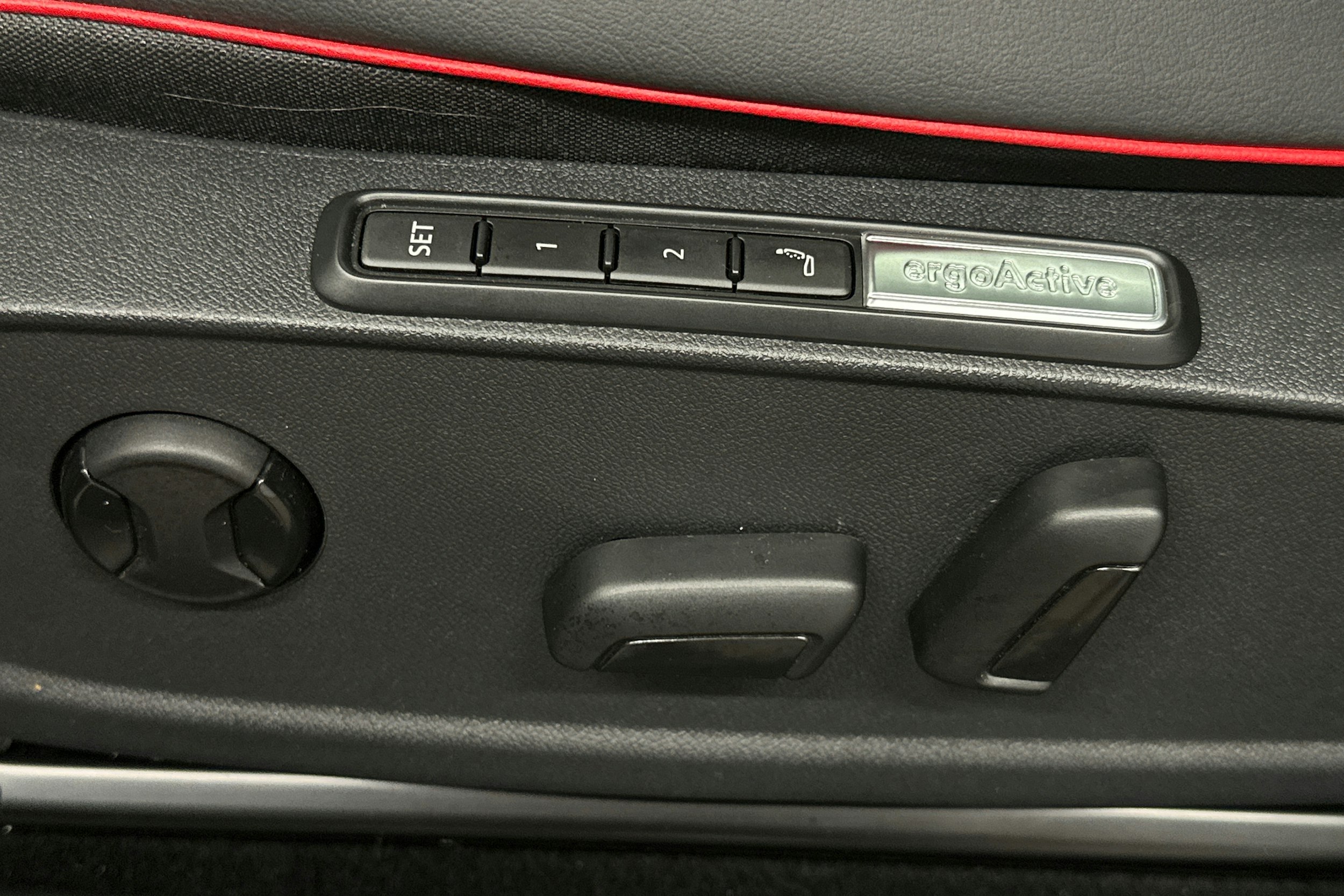 punainen Volkswagen ID.4 2025 kuva 20.