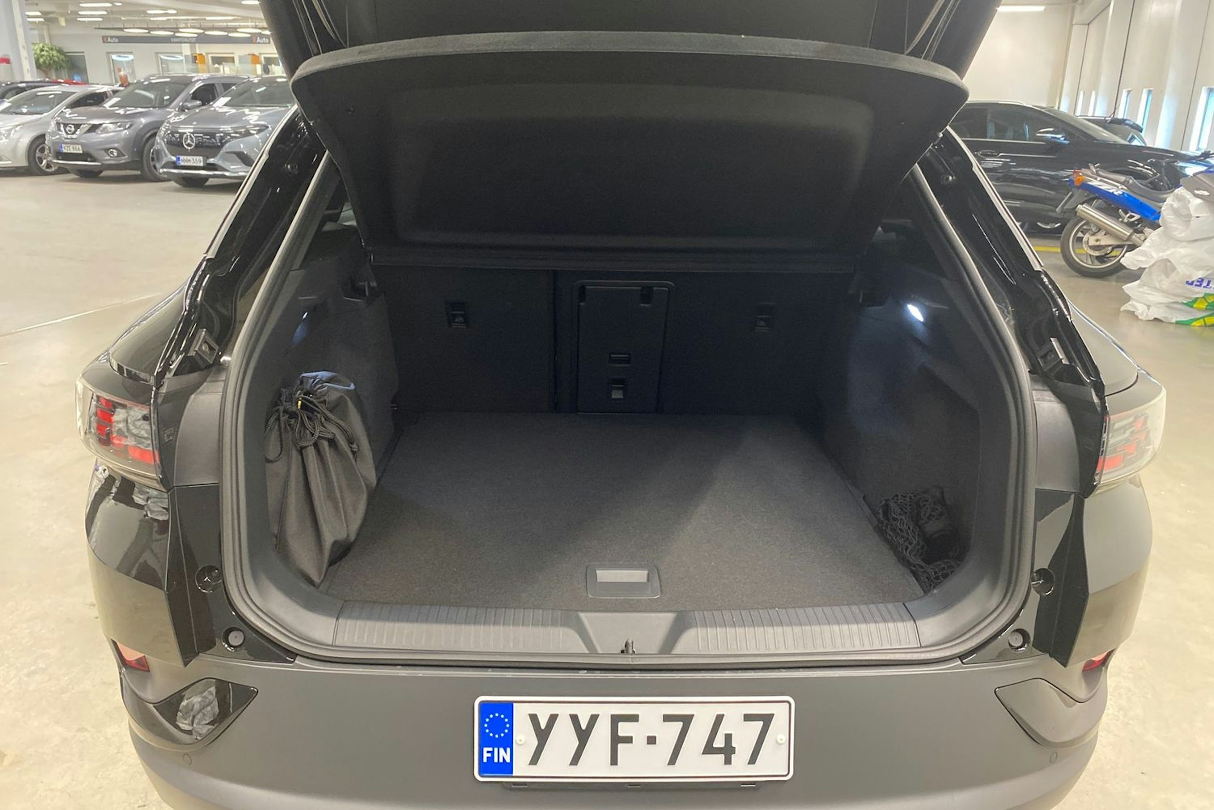 musta Volkswagen ID.4 2025 kuva 14.