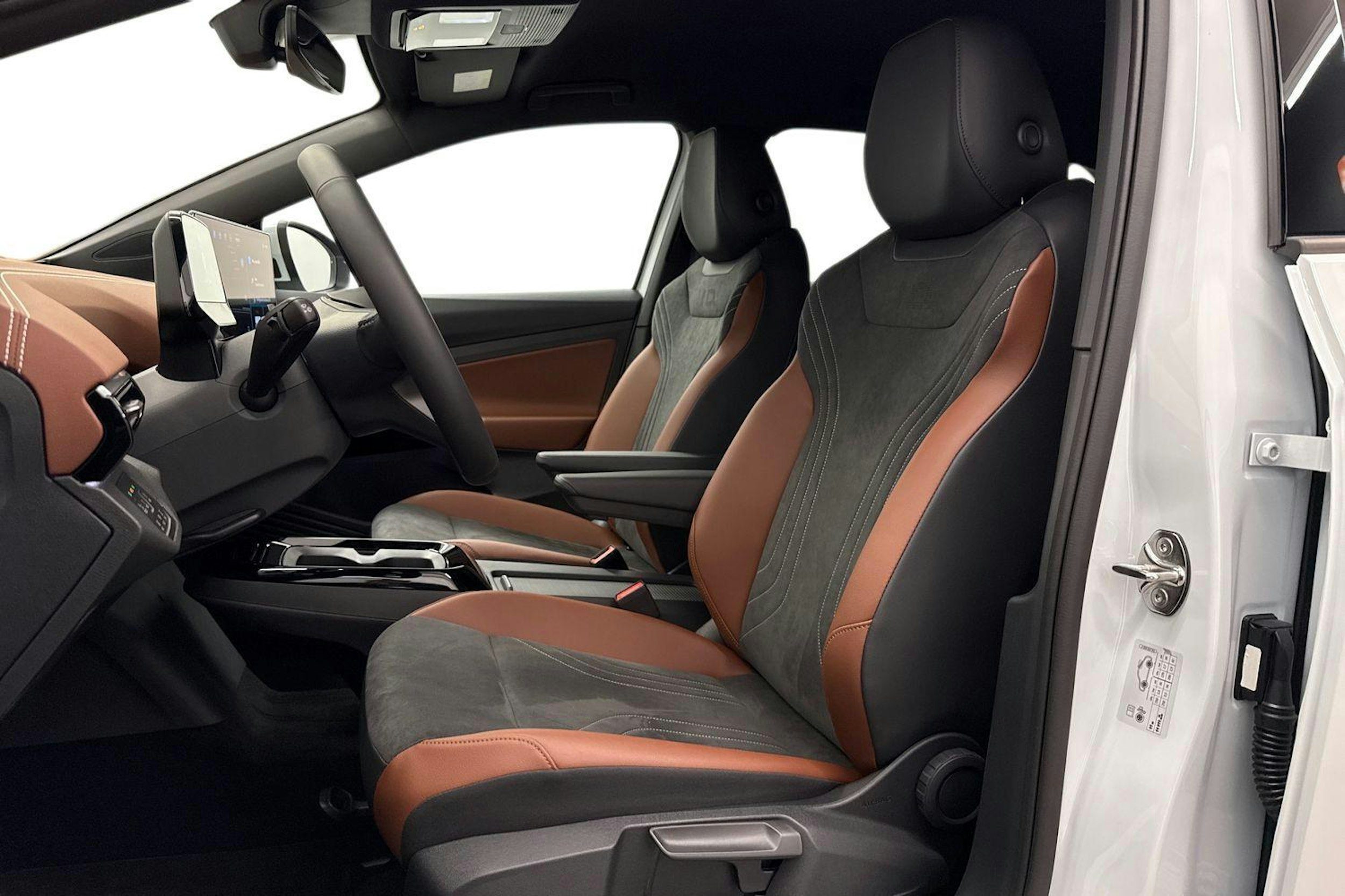 valkoinen Volkswagen ID.4 2025 kuva 7.