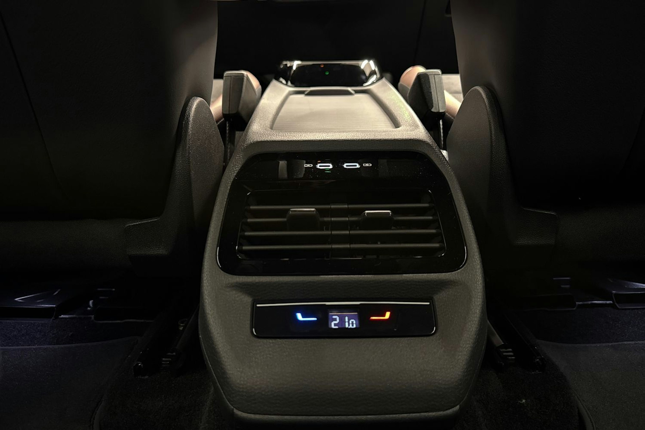 valkoinen Volkswagen ID.4 2025 kuva 9.