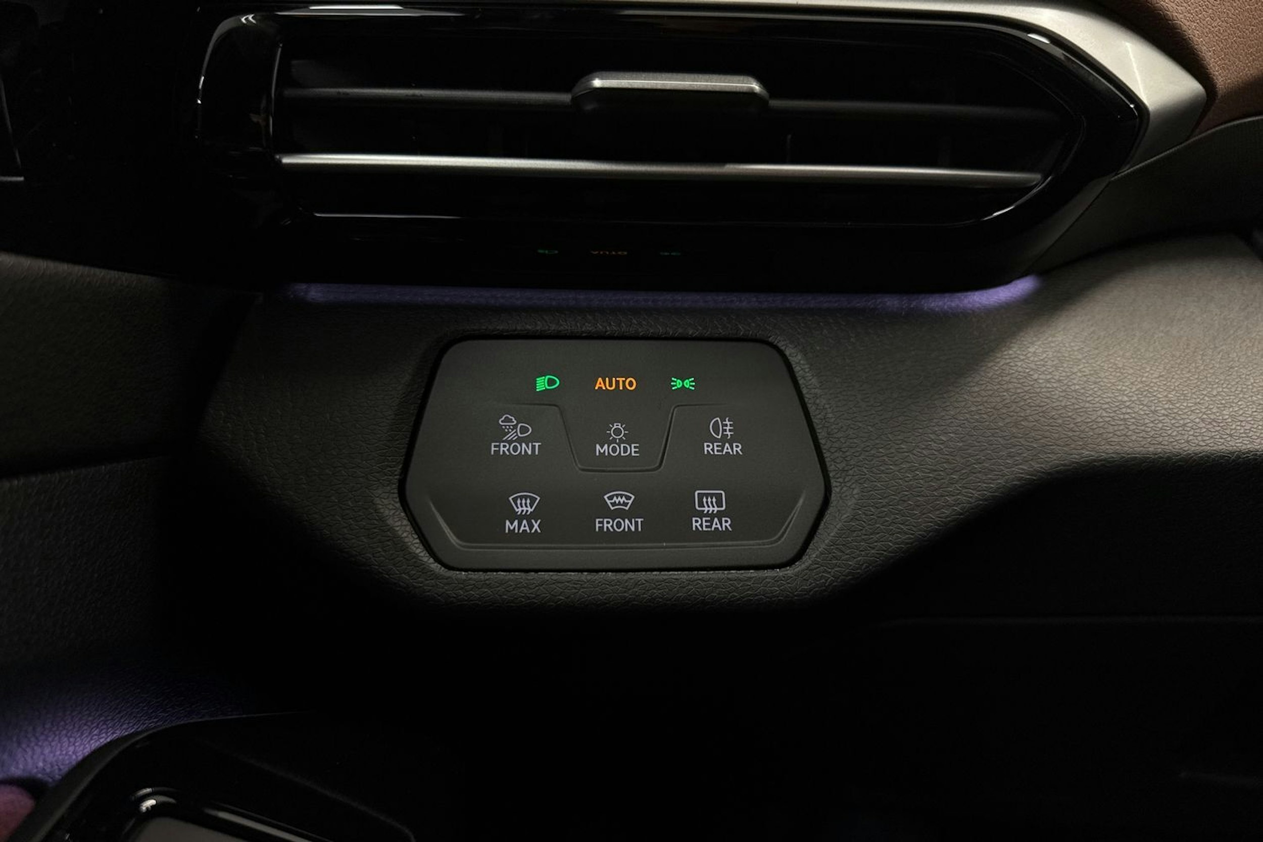 valkoinen Volkswagen ID.4 2025 kuva 13.