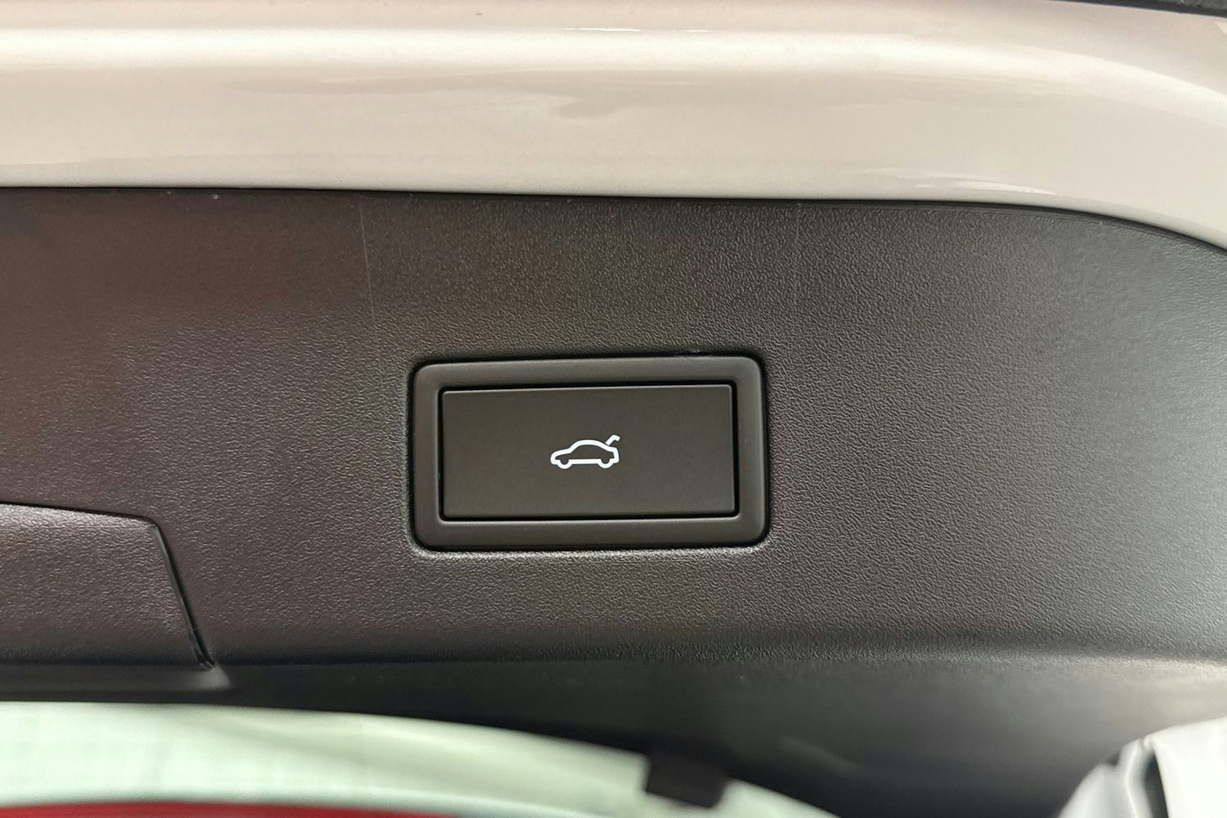 valkoinen Volkswagen ID.4 2025 kuva 28.