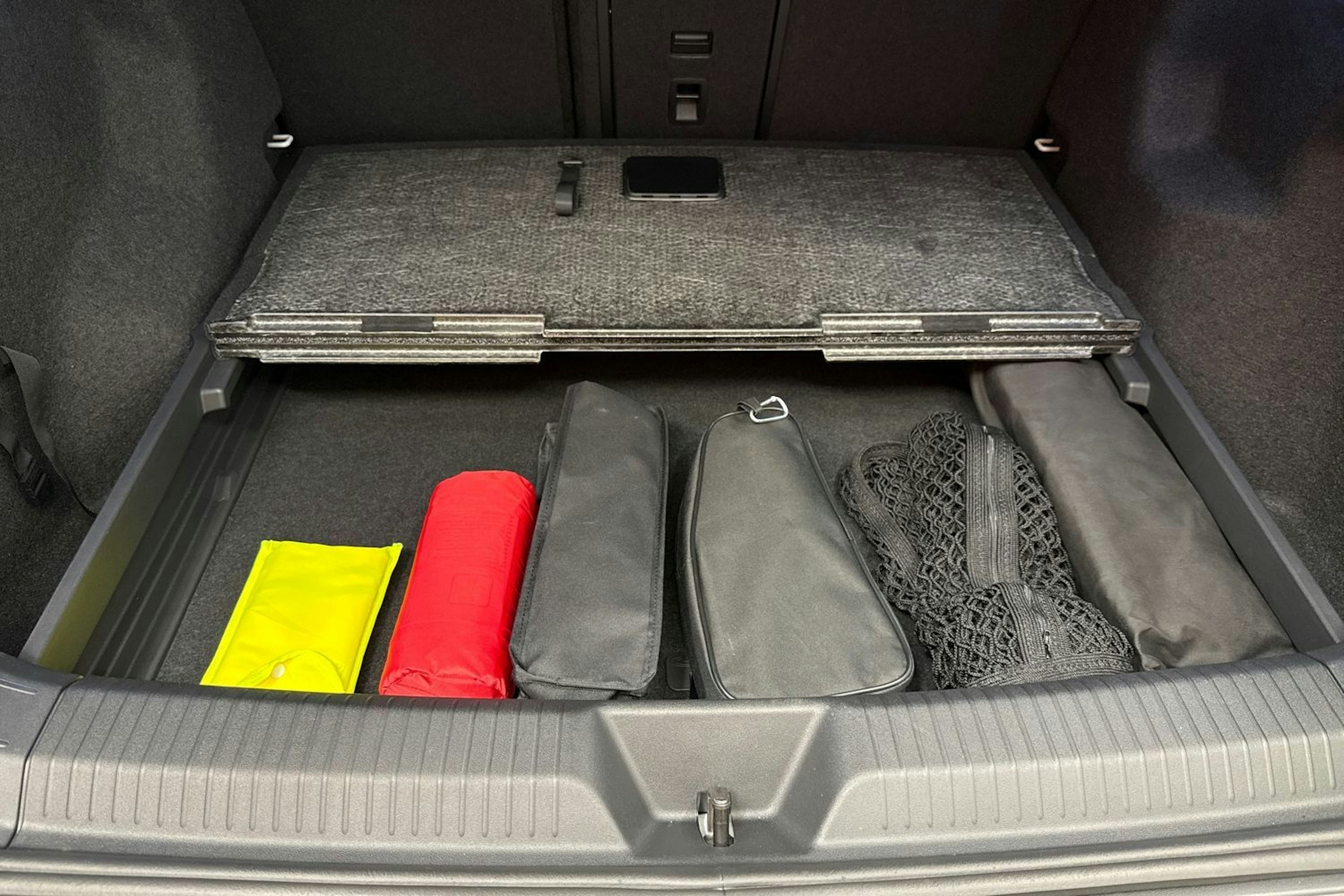 valkoinen Volkswagen ID.4 2025 kuva 31.