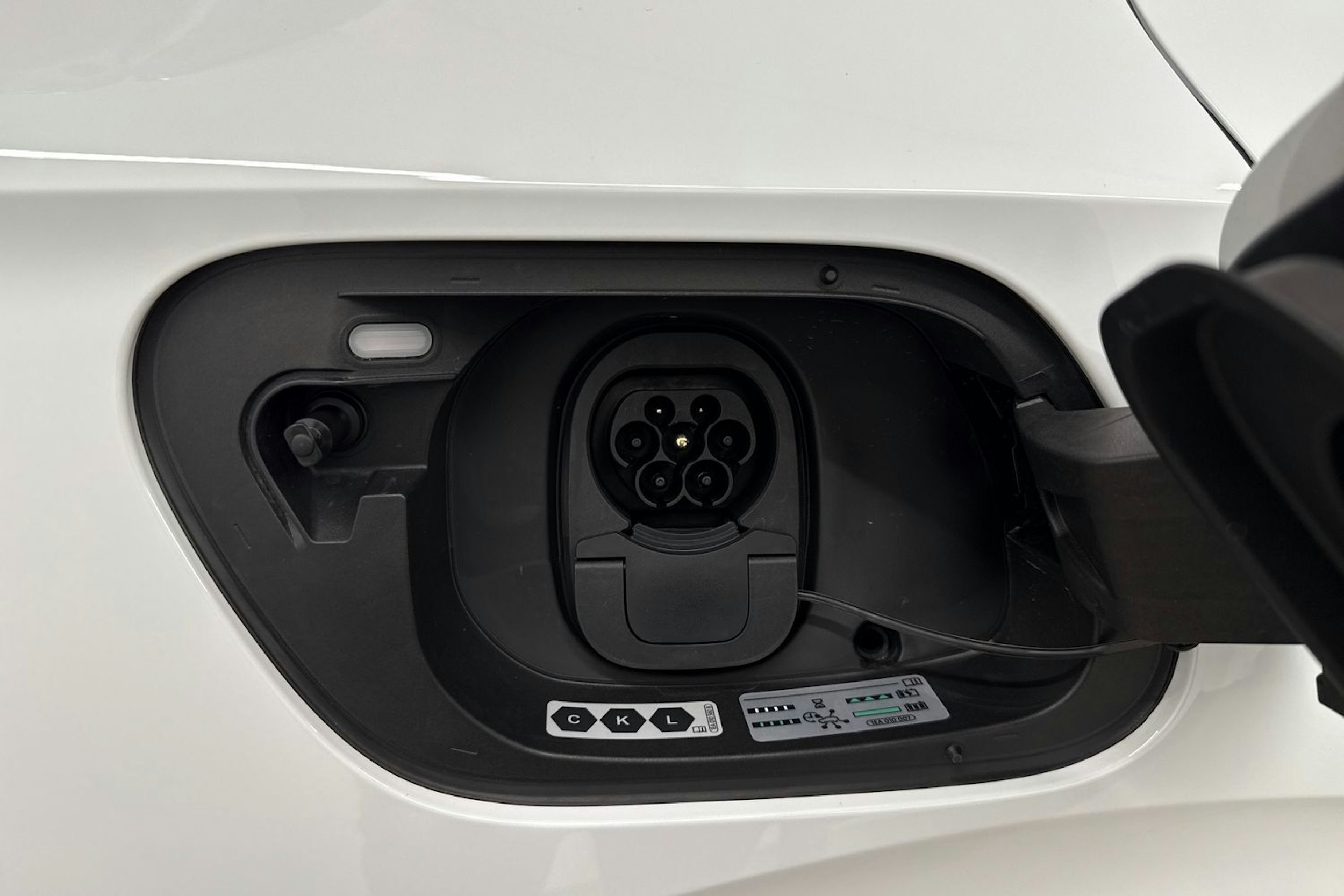 valkoinen Volkswagen ID.4 2025 kuva 35.