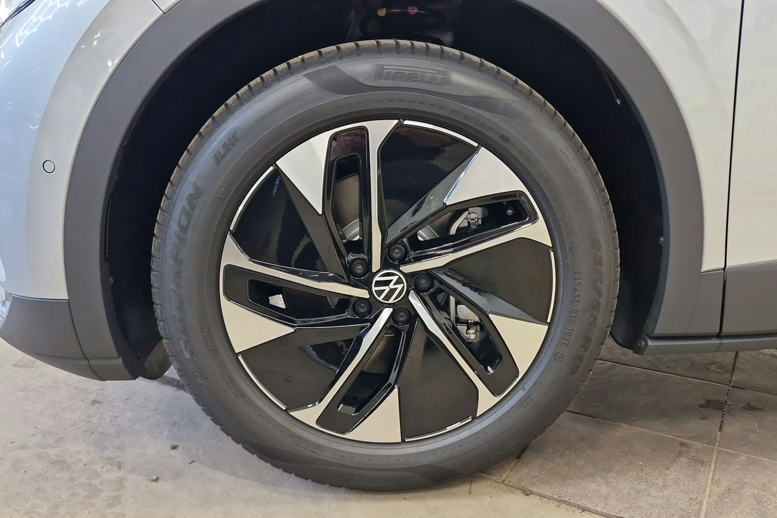 harmaa Volkswagen ID.4 2025 kuva 10.