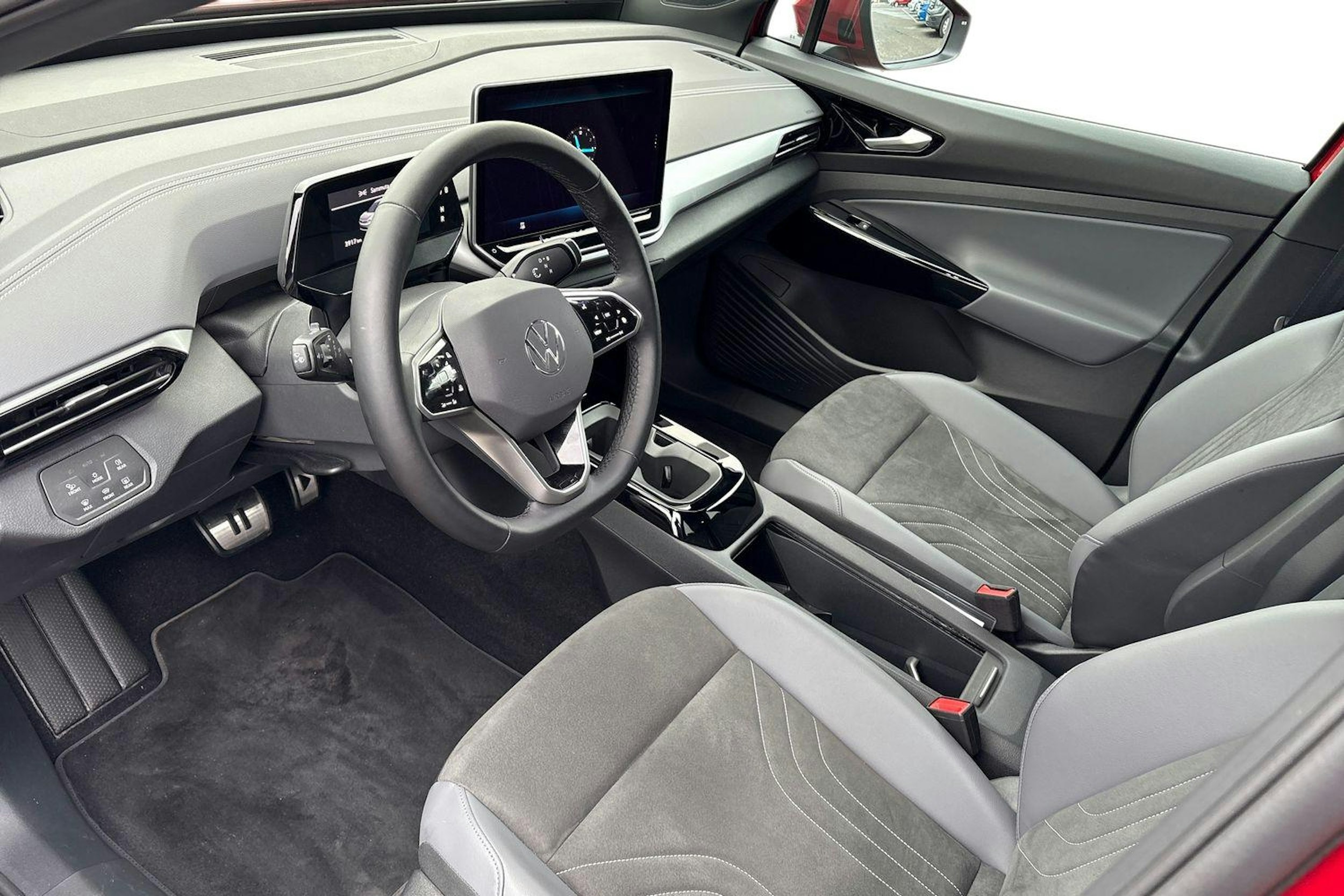 punainen Volkswagen ID.4 2025 kuva 6.