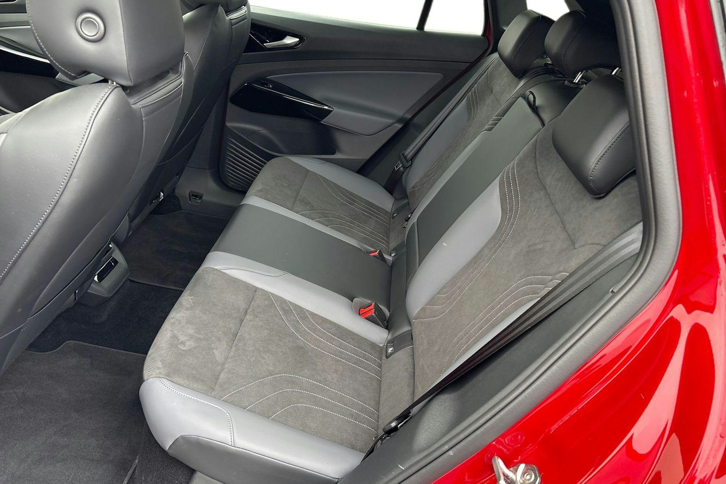 punainen Volkswagen ID.4 2025 kuva 8.