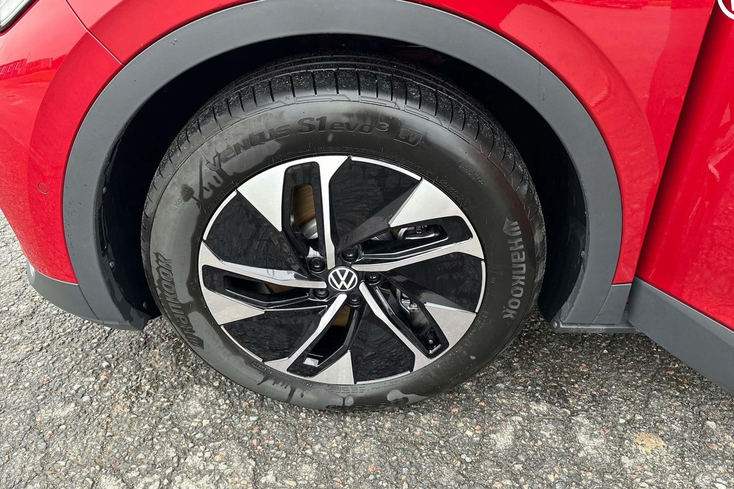 punainen Volkswagen ID.4 2025 kuva 9.