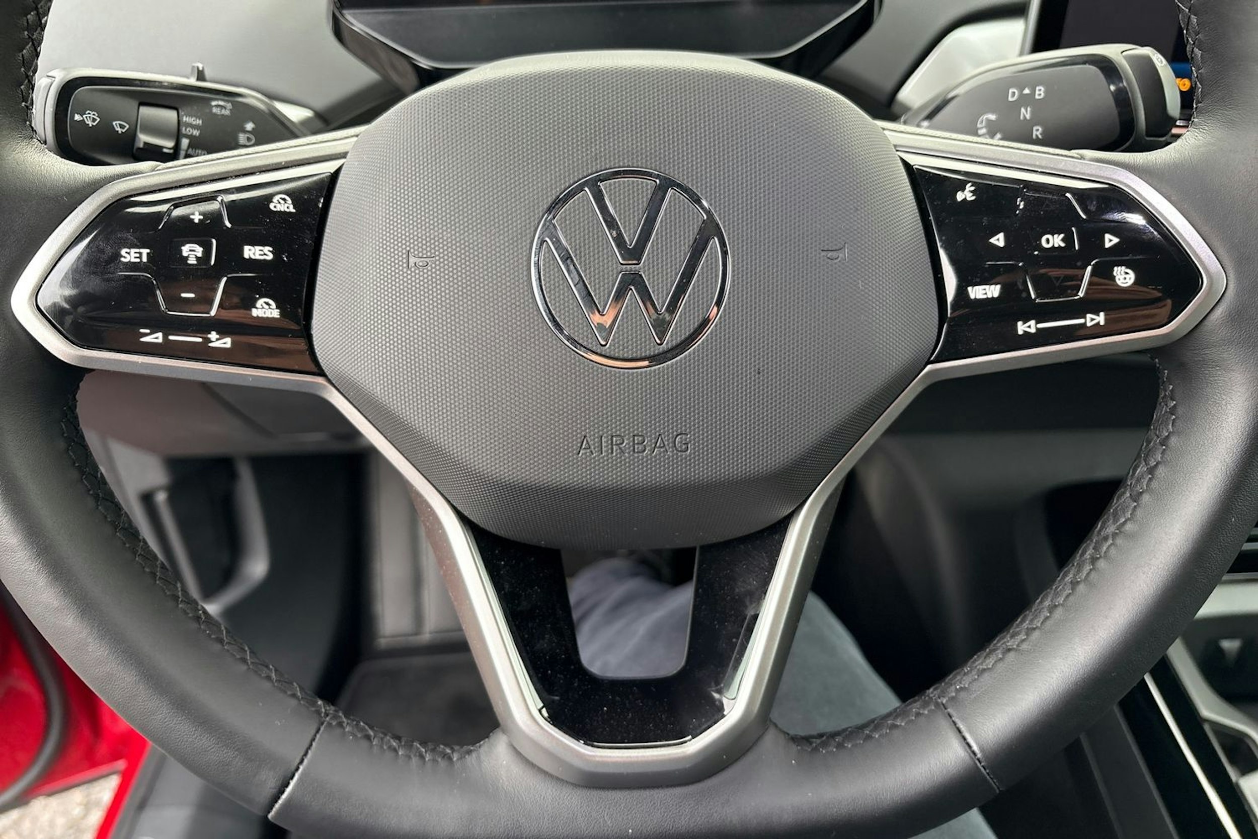 punainen Volkswagen ID.4 2025 kuva 14.