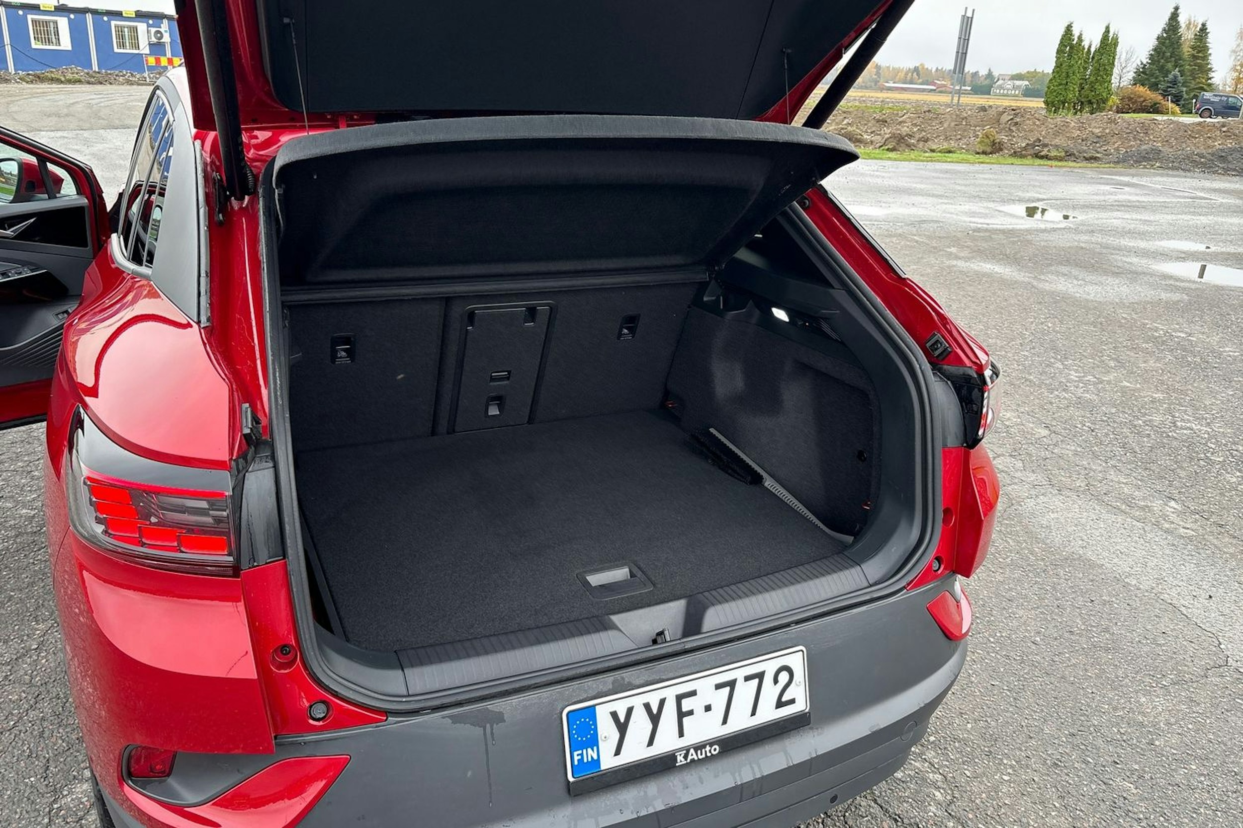 punainen Volkswagen ID.4 2025 kuva 15.