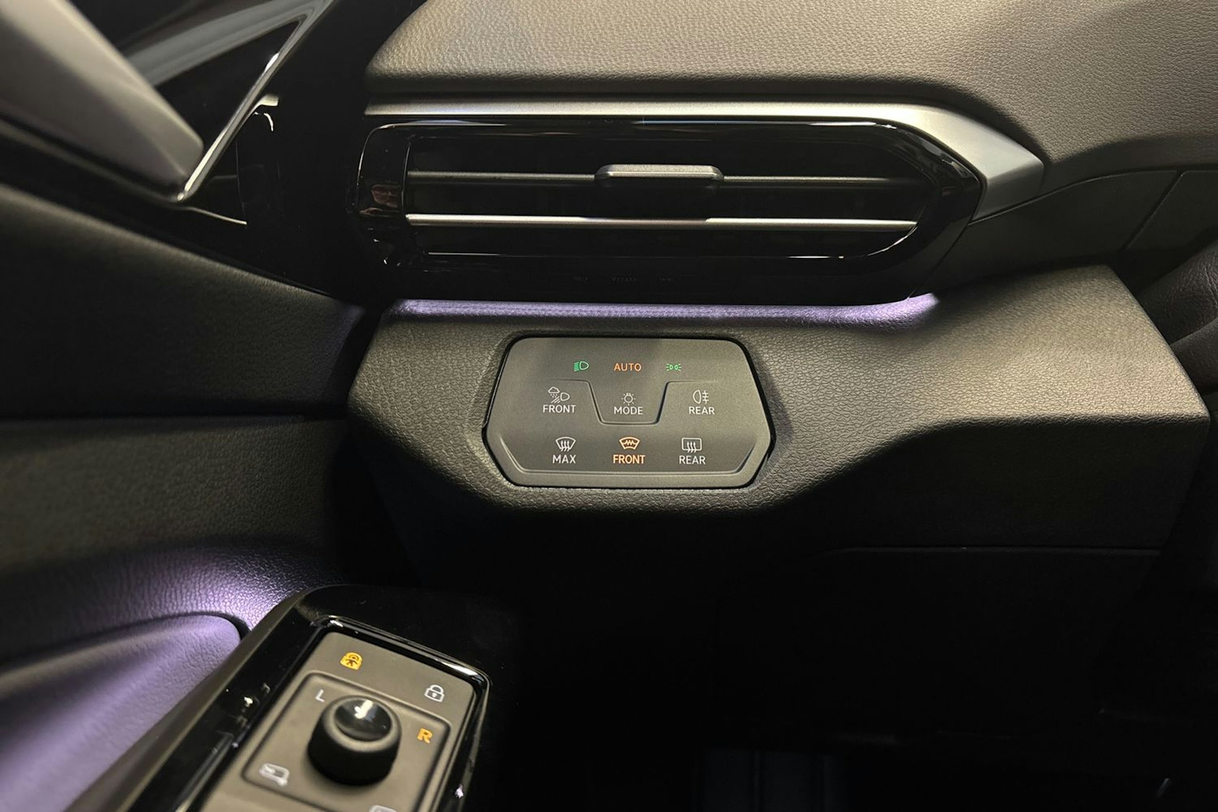 sininen Volkswagen ID.4 2025 kuva 17.