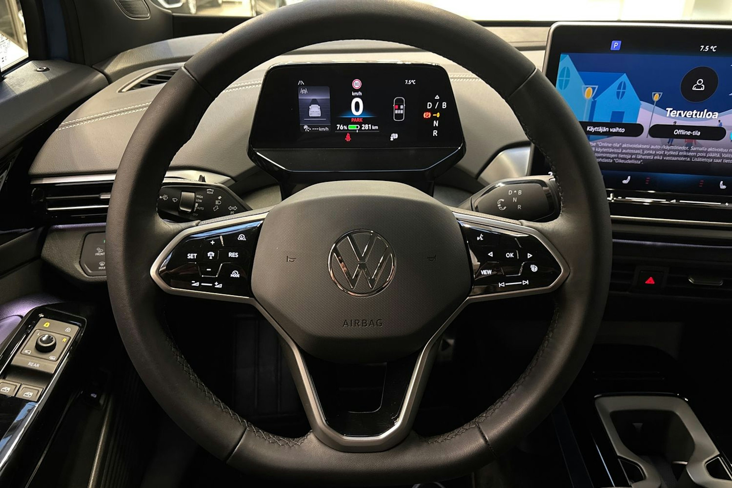 sininen Volkswagen ID.4 2025 kuva 18.