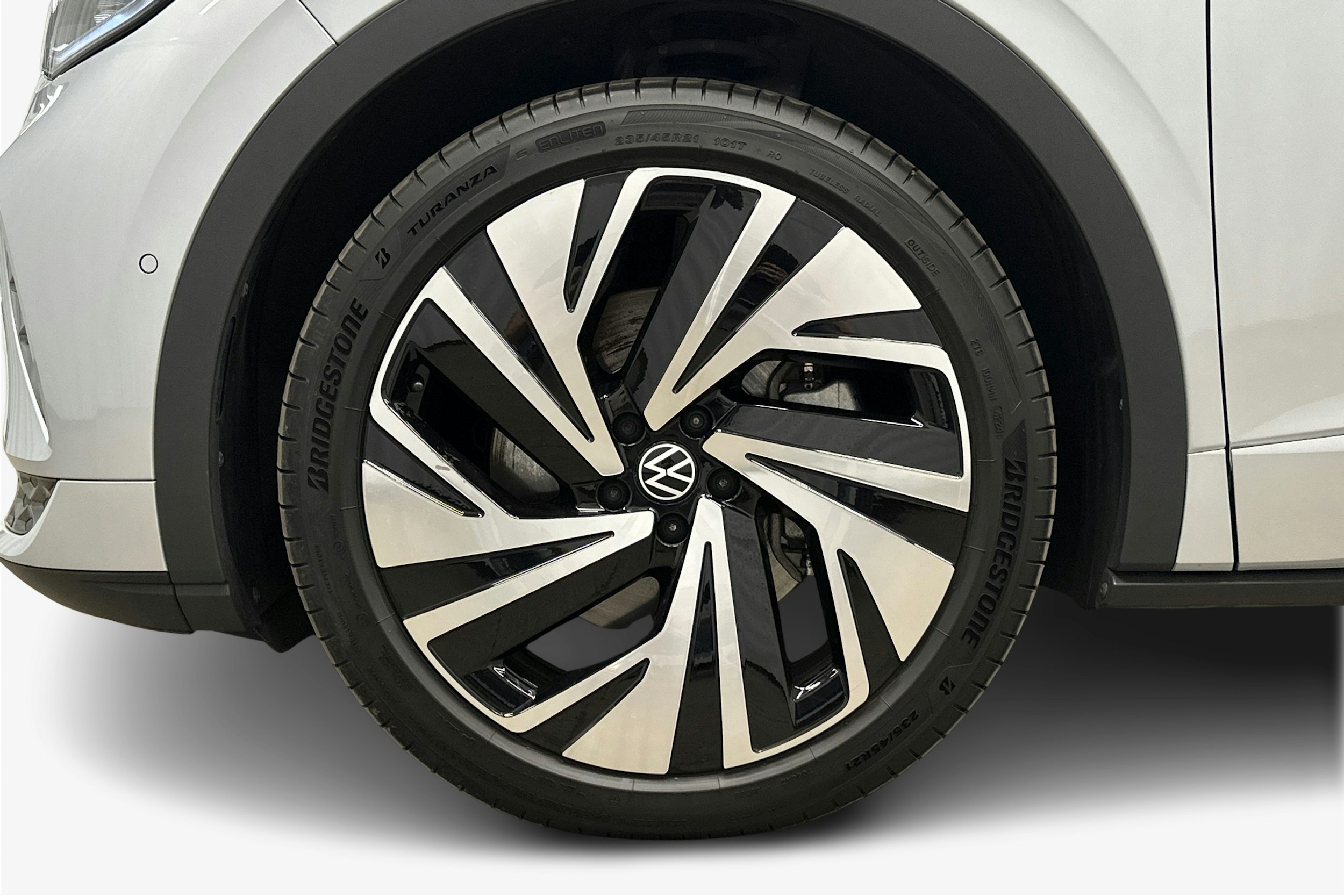 harmaa Volkswagen ID.4 2025 kuva 11.