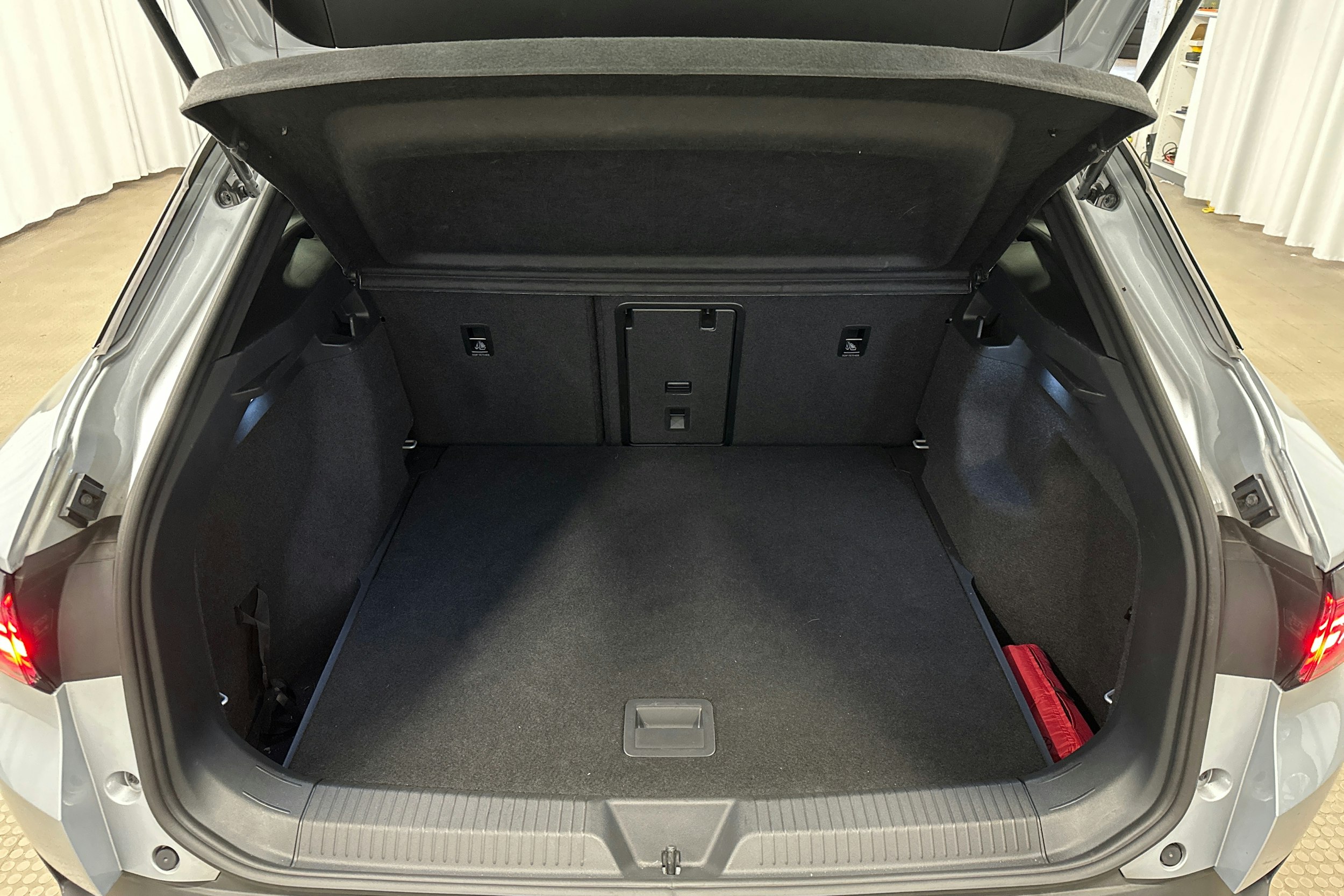 harmaa Volkswagen ID.4 2025 kuva 14.