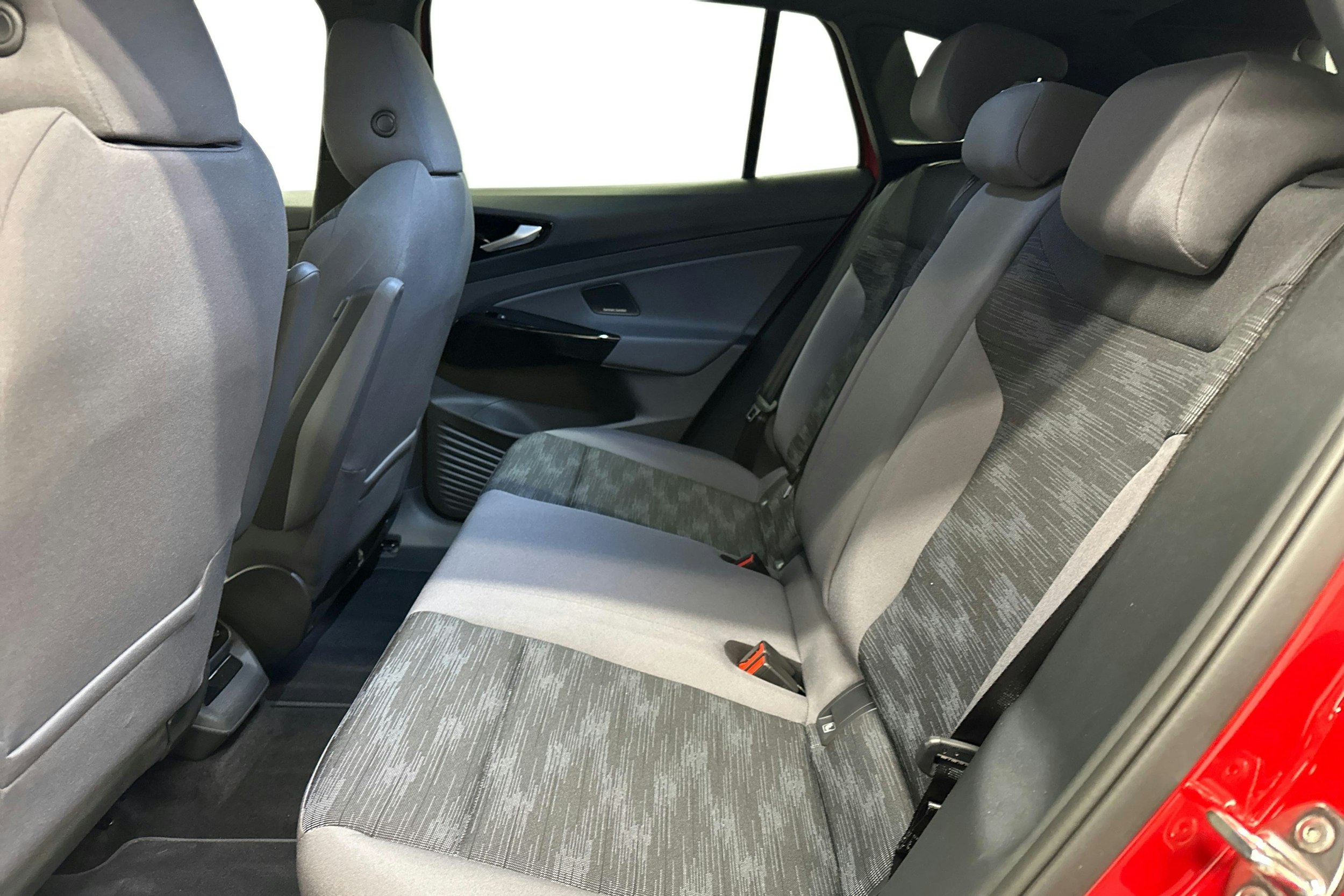 punainen Volkswagen ID.4 2025 kuva 10.