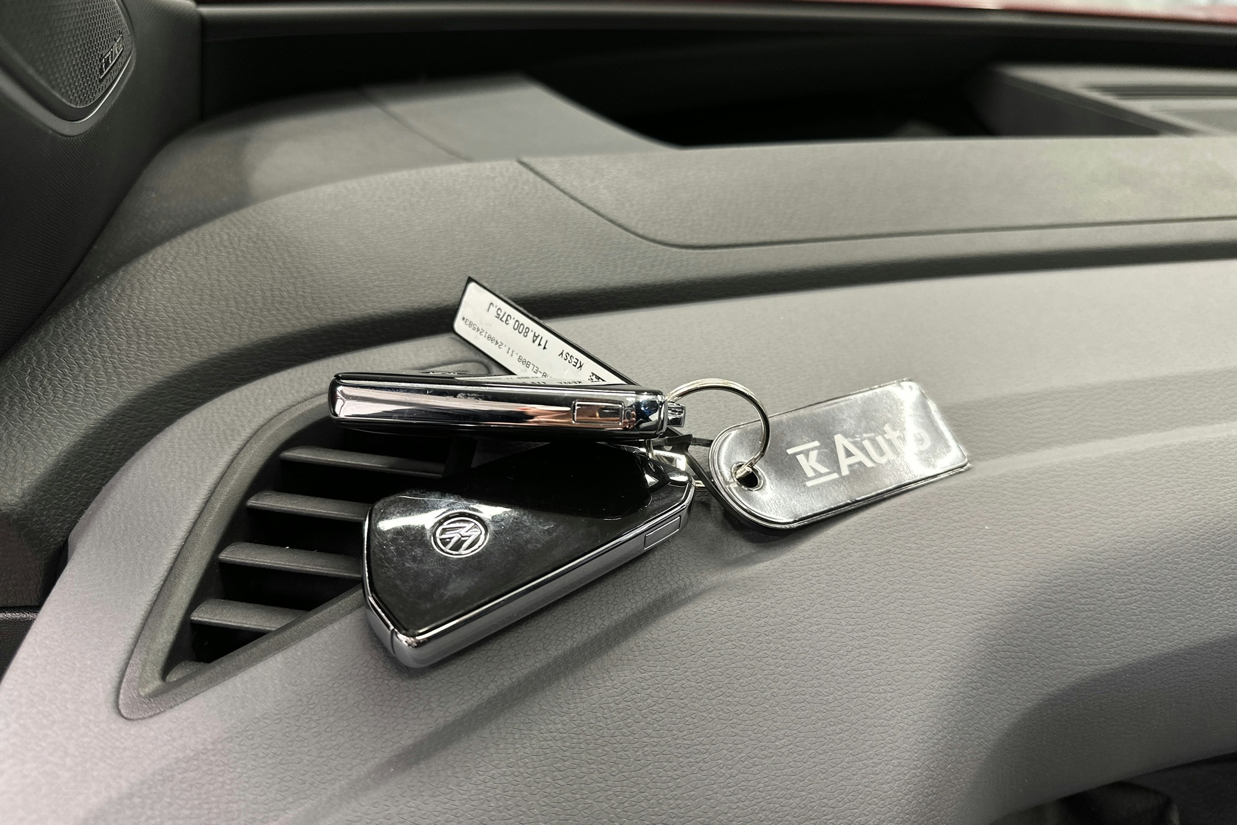punainen Volkswagen ID.4 2025 kuva 32.