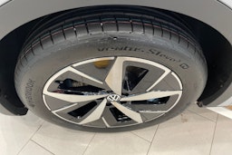 harmaa Volkswagen ID.4 2025 kuva 11.