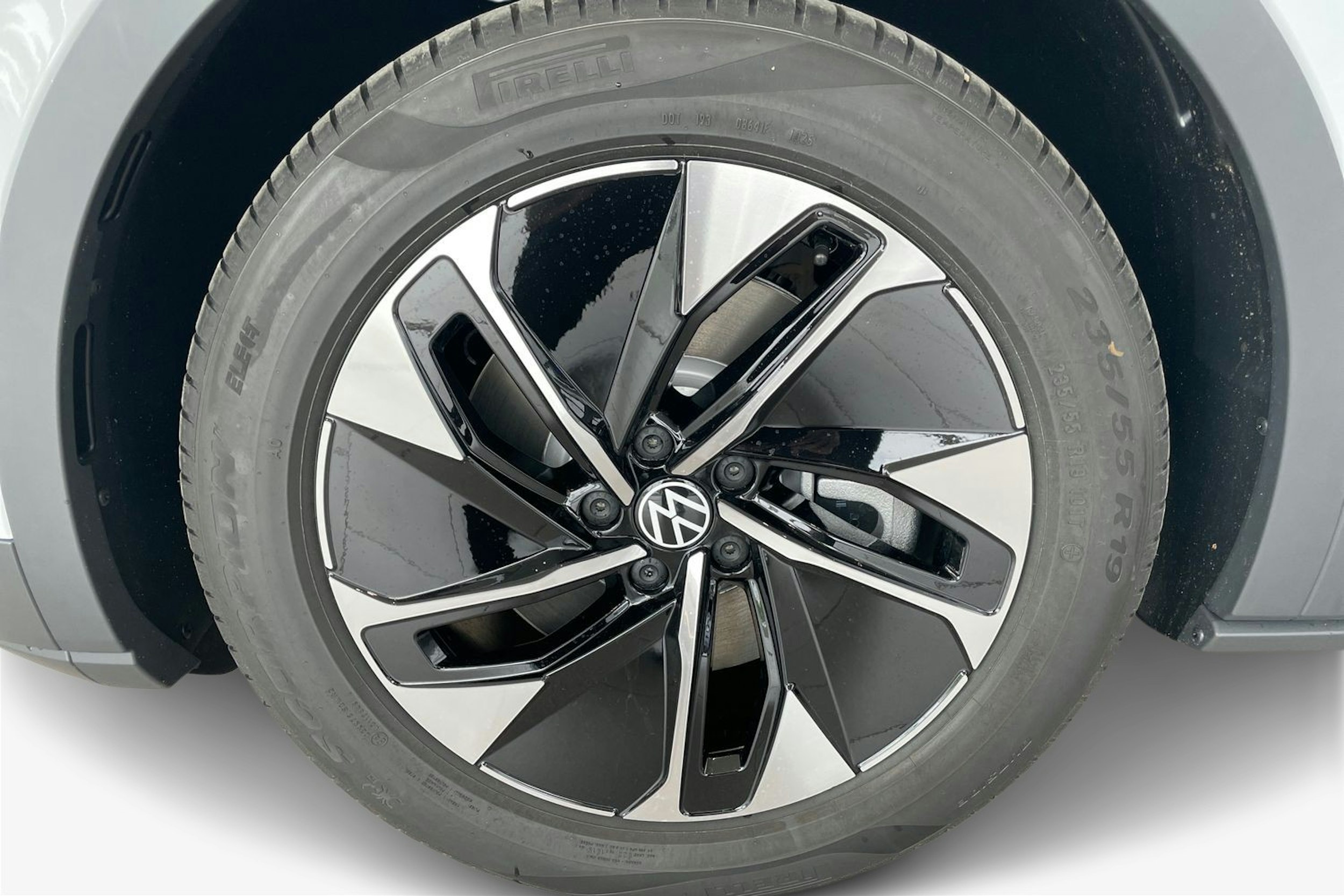 valkoinen Volkswagen ID.4 2025 kuva 9.