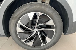 valkoinen Volkswagen ID.4 2025 kuva 10.