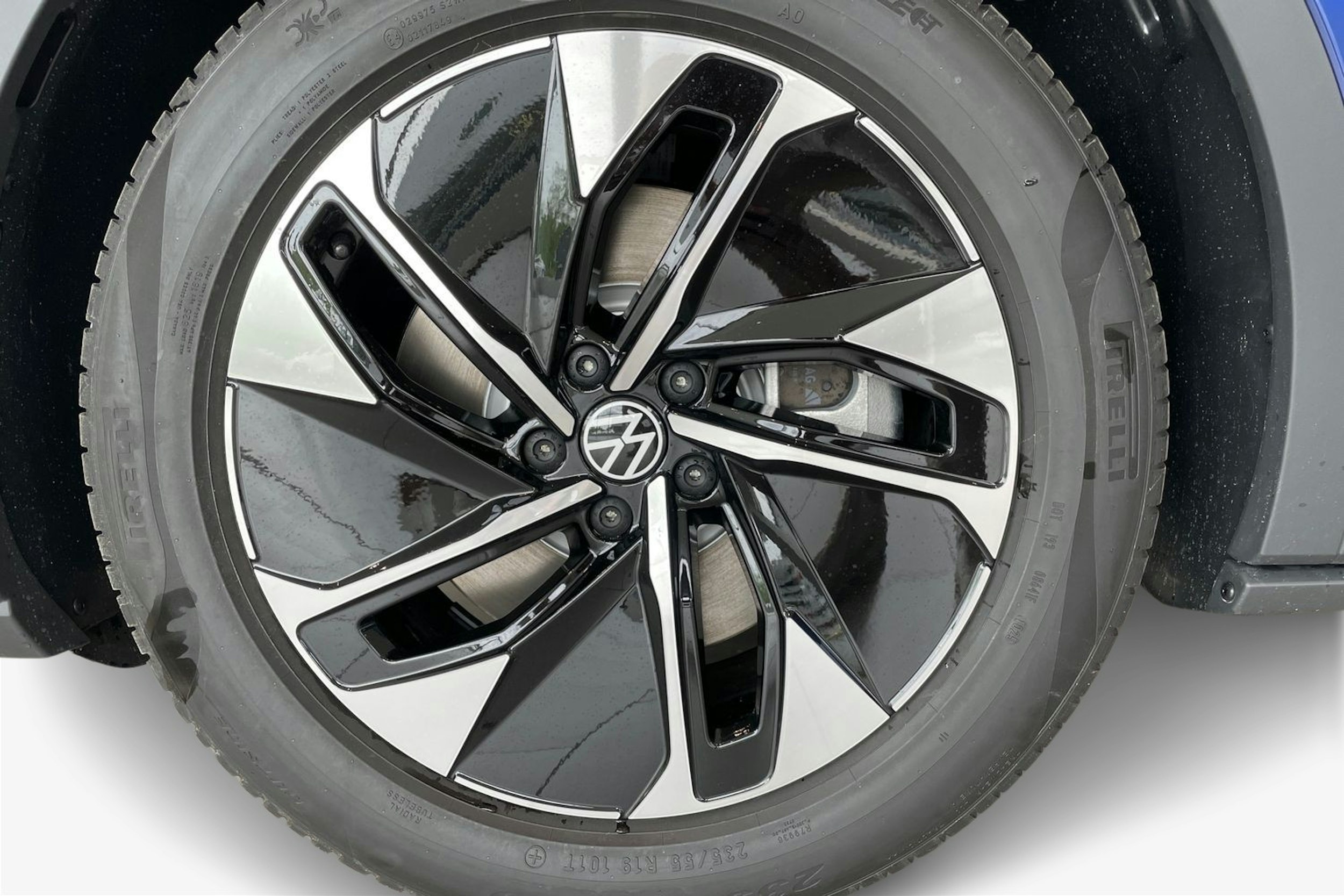 sininen Volkswagen ID.4 2025 kuva 9.