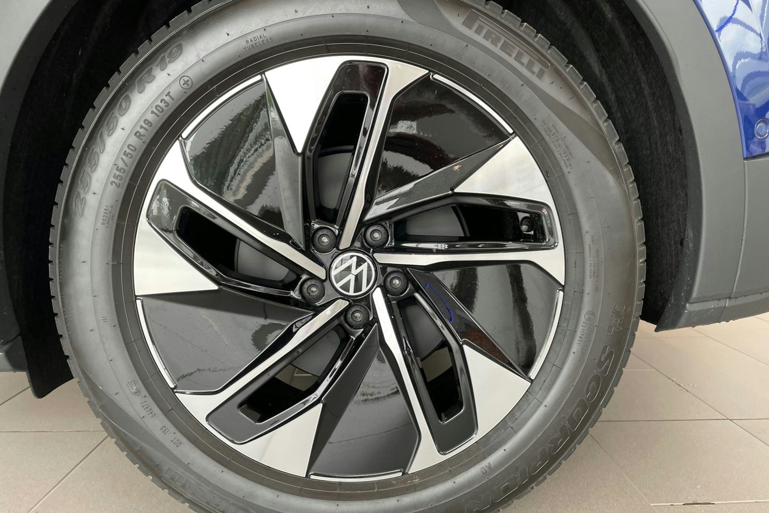sininen Volkswagen ID.4 2025 kuva 10.