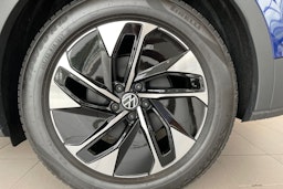 sininen Volkswagen ID.4 2025 kuva 10.