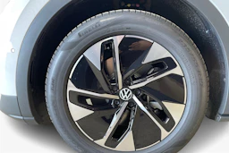 valkoinen Volkswagen ID.4 2025 kuva 9.