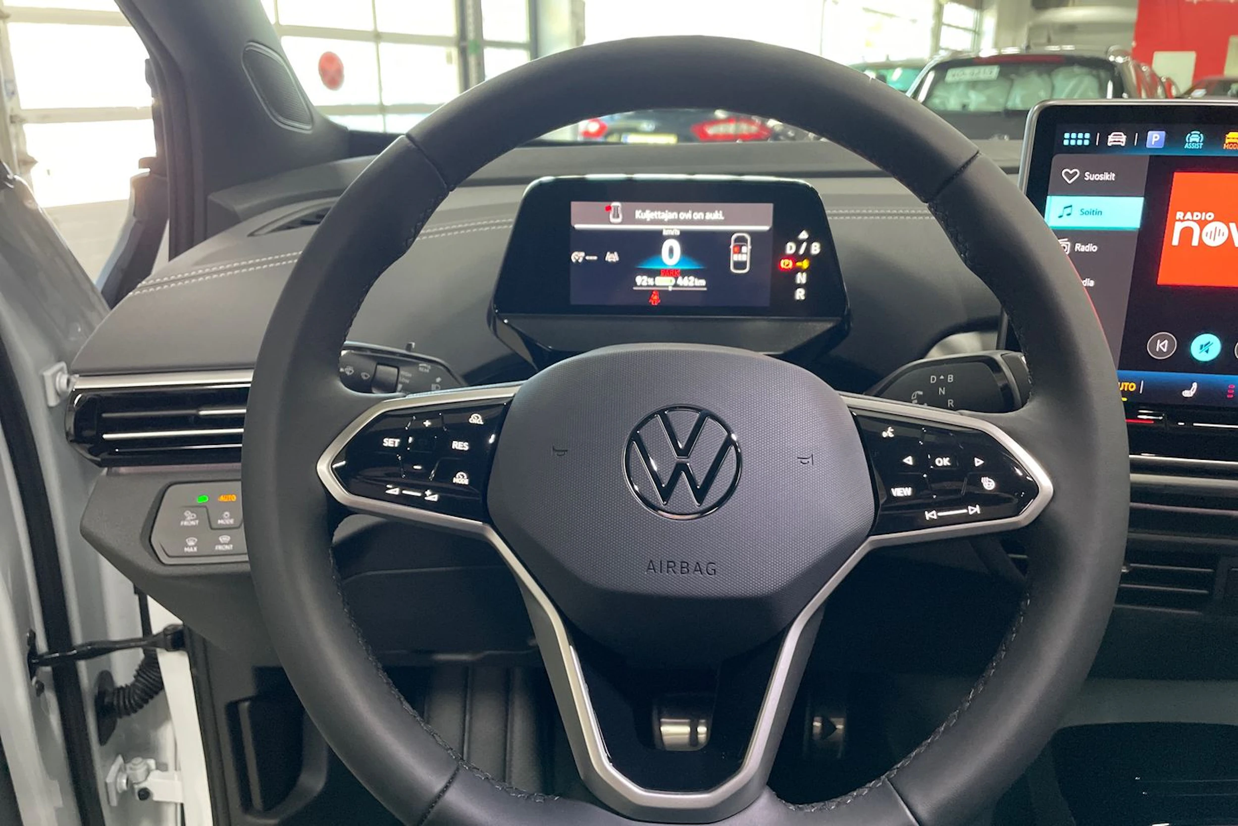 valkoinen Volkswagen ID.4 2025 kuva 11.