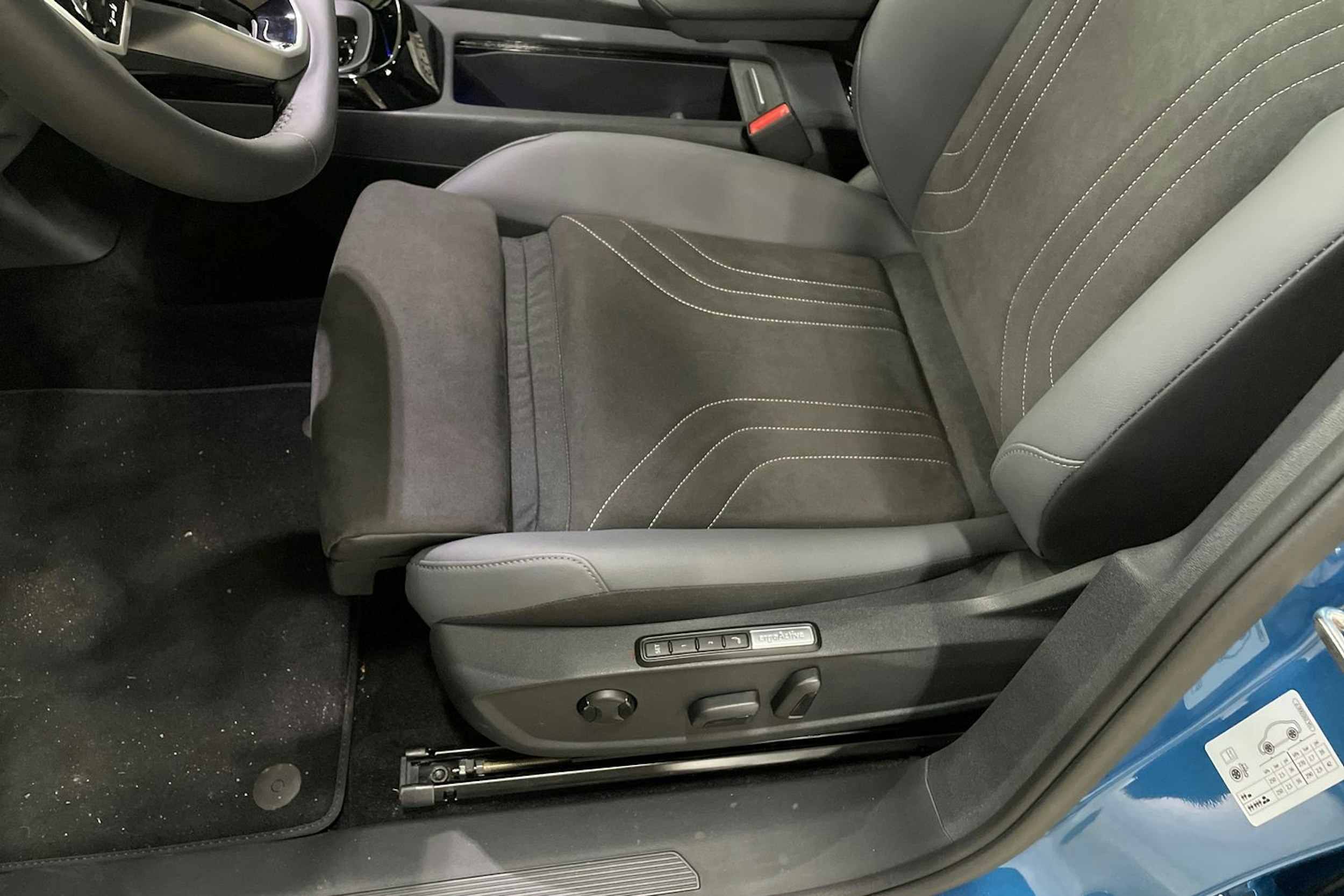 sininen Volkswagen ID.4 2025 kuva 11.