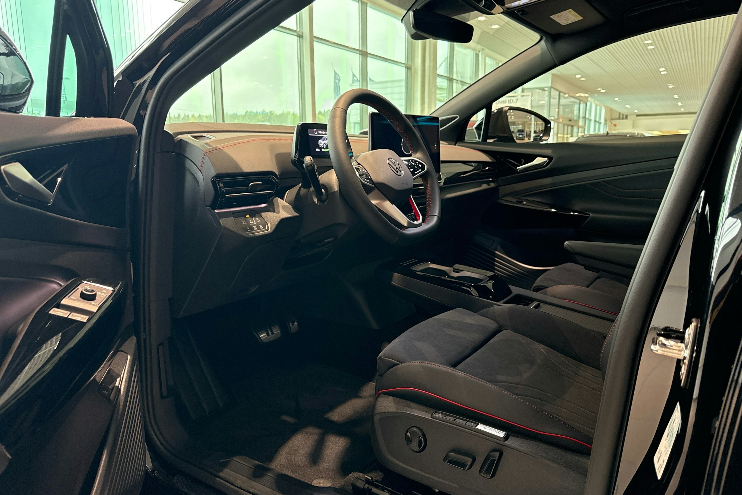musta Volkswagen ID.4 2025 kuva 6.