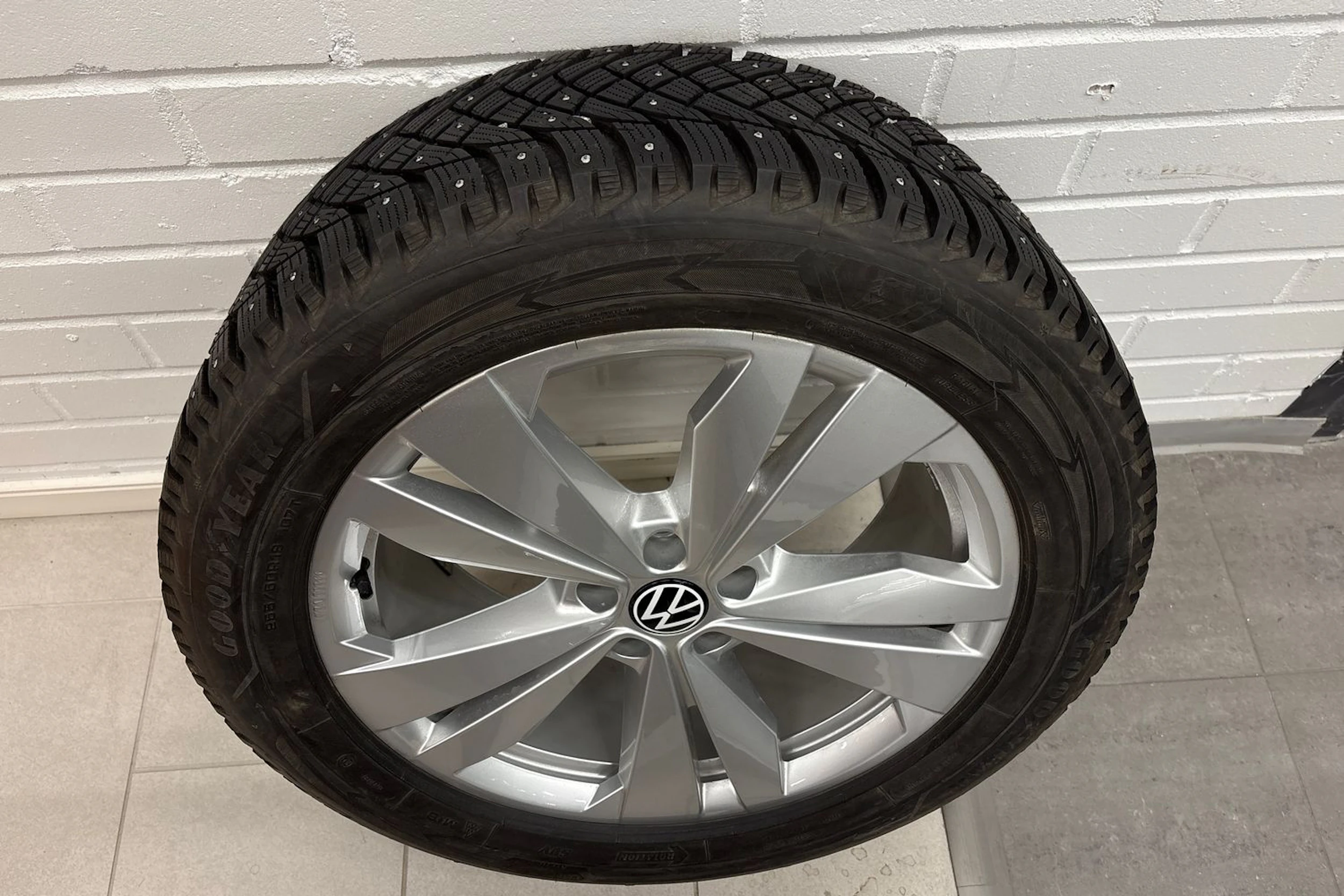 sininen Volkswagen ID.4 2025 kuva 10.
