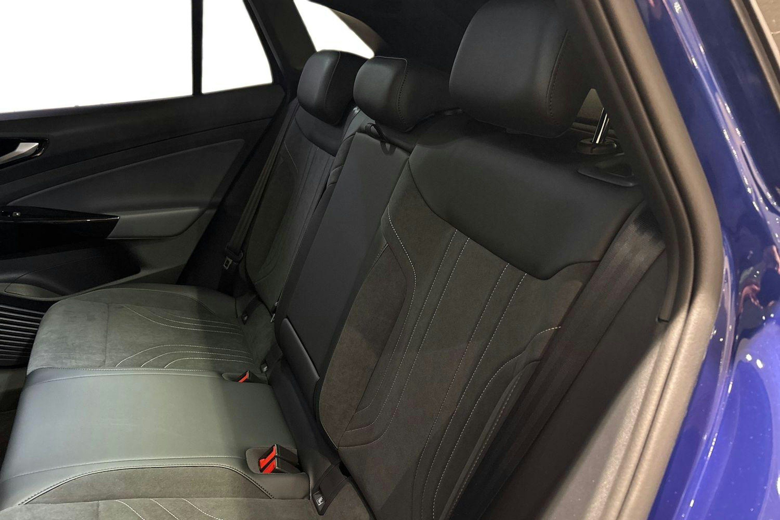 sininen Volkswagen ID.4 2025 kuva 8.