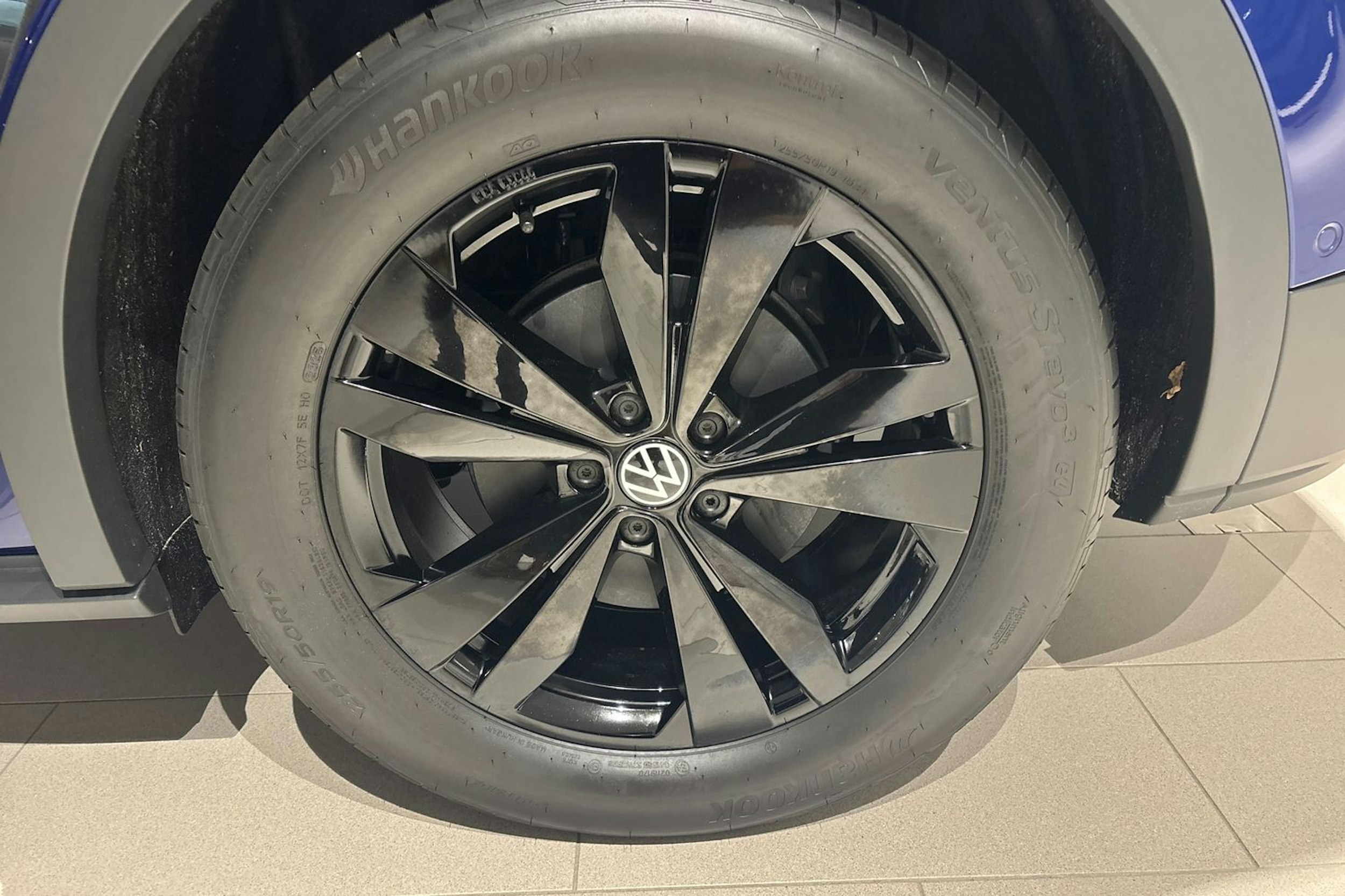 sininen Volkswagen ID.4 2025 kuva 10.