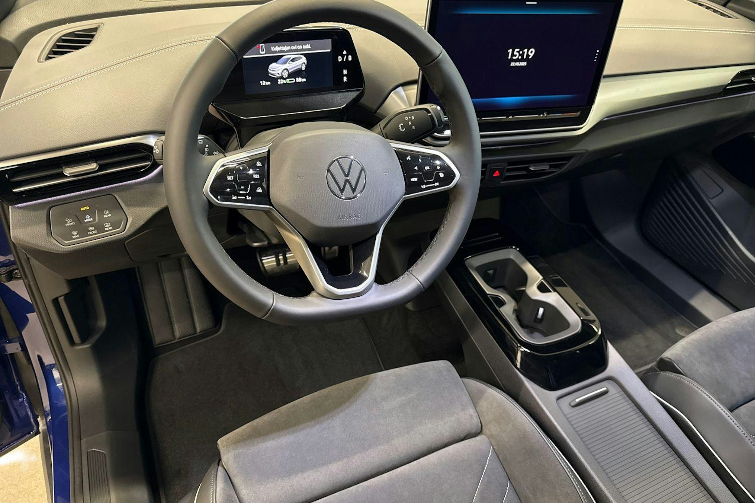sininen Volkswagen ID.4 2025 kuva 7.