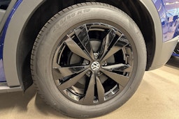 sininen Volkswagen ID.4 2025 kuva 9.