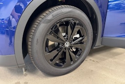 sininen Volkswagen ID.4 2025 kuva 10.