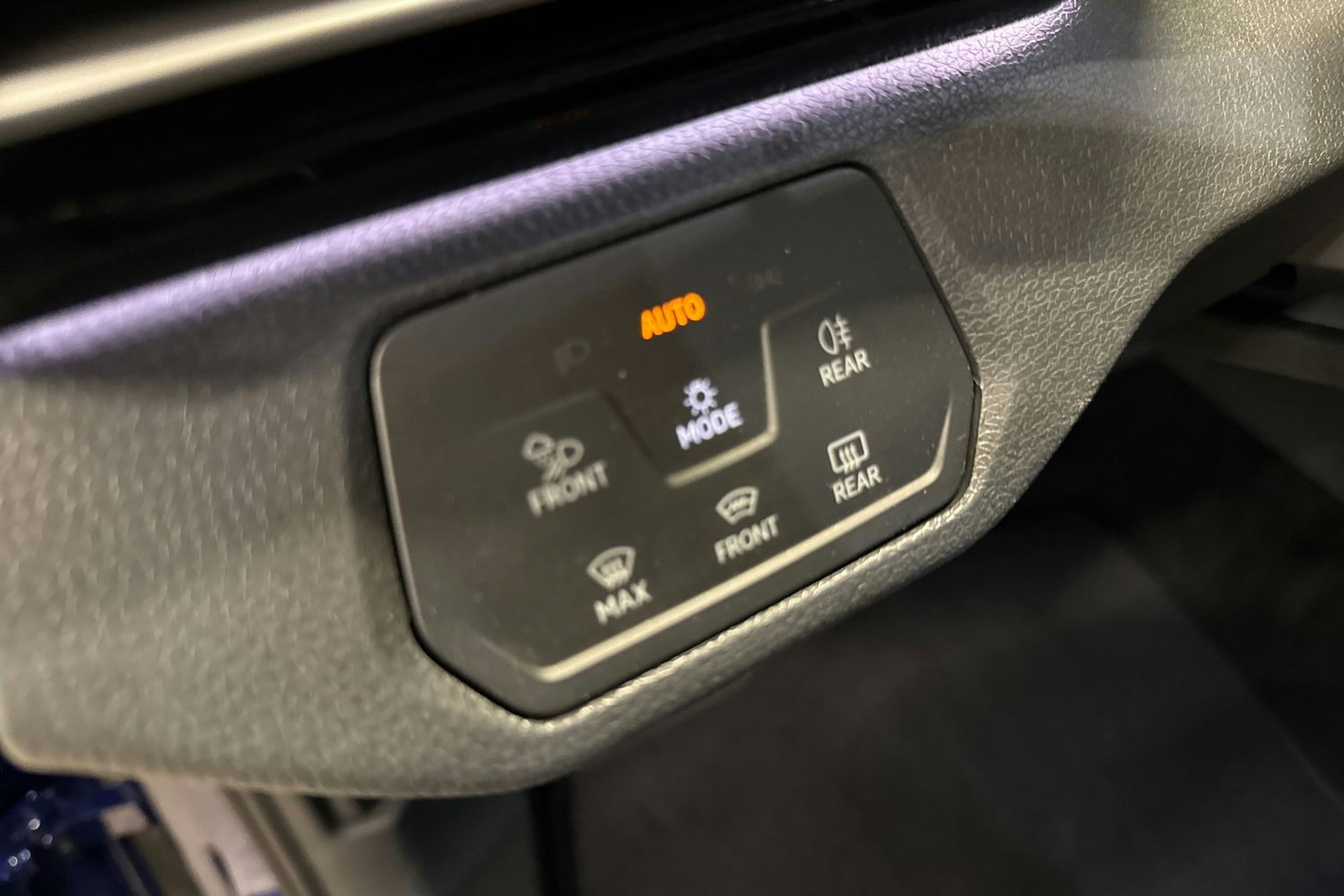 sininen Volkswagen ID.4 2025 kuva 13.