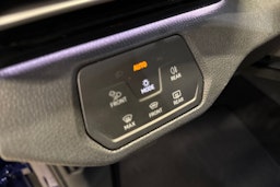 sininen Volkswagen ID.4 2025 kuva 13.
