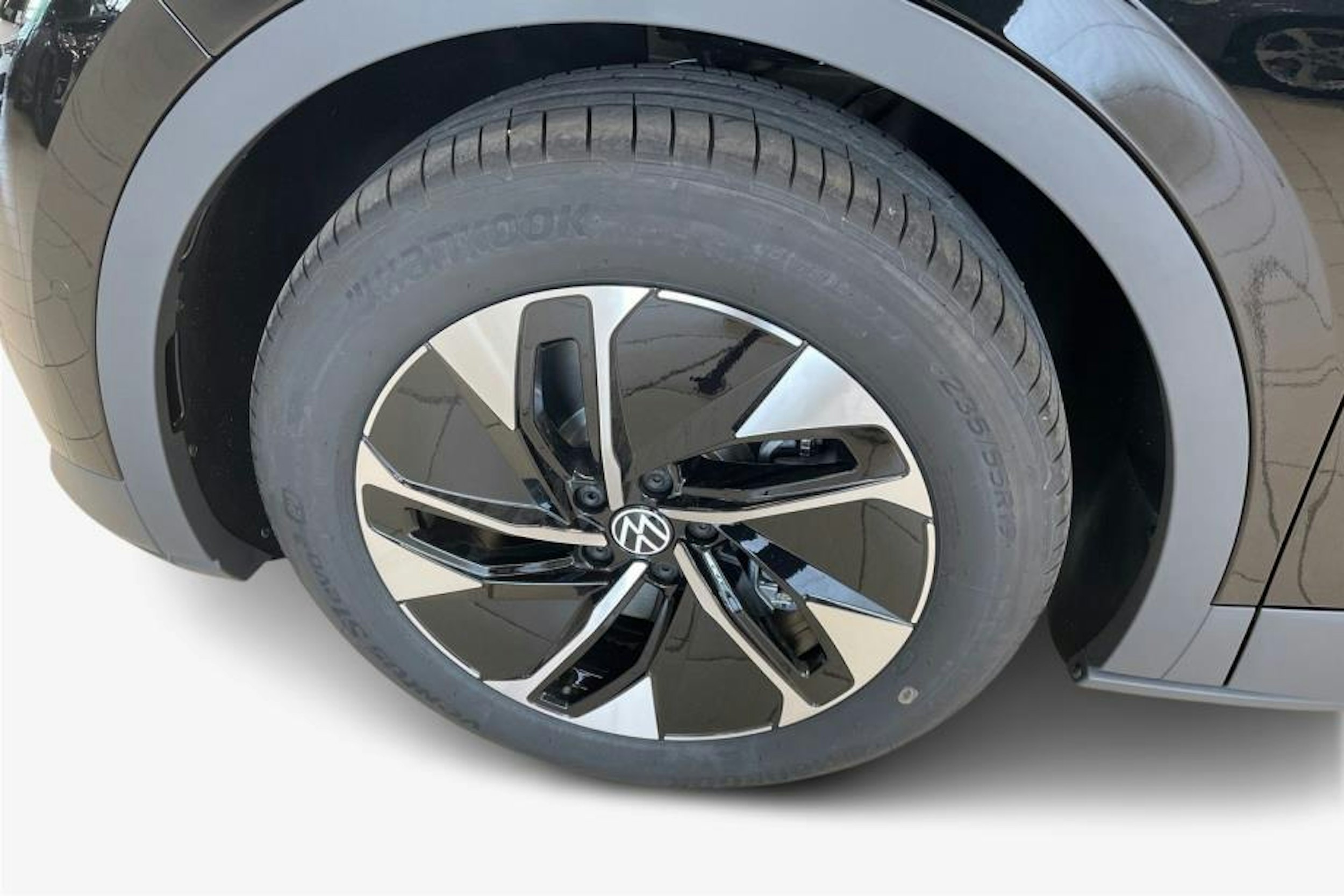 musta Volkswagen ID.4 2025 kuva 9.