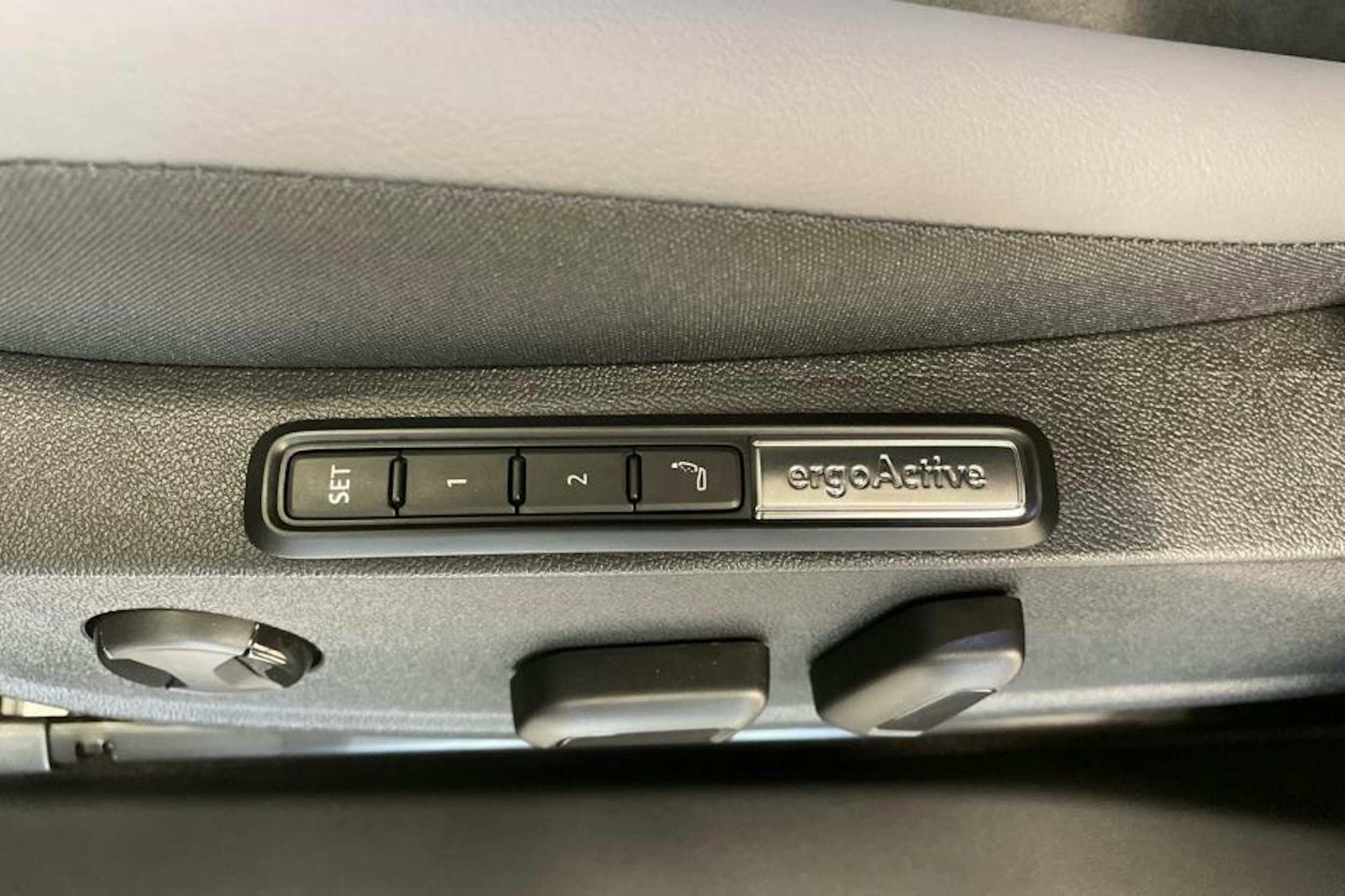 musta Volkswagen ID.4 2025 kuva 11.