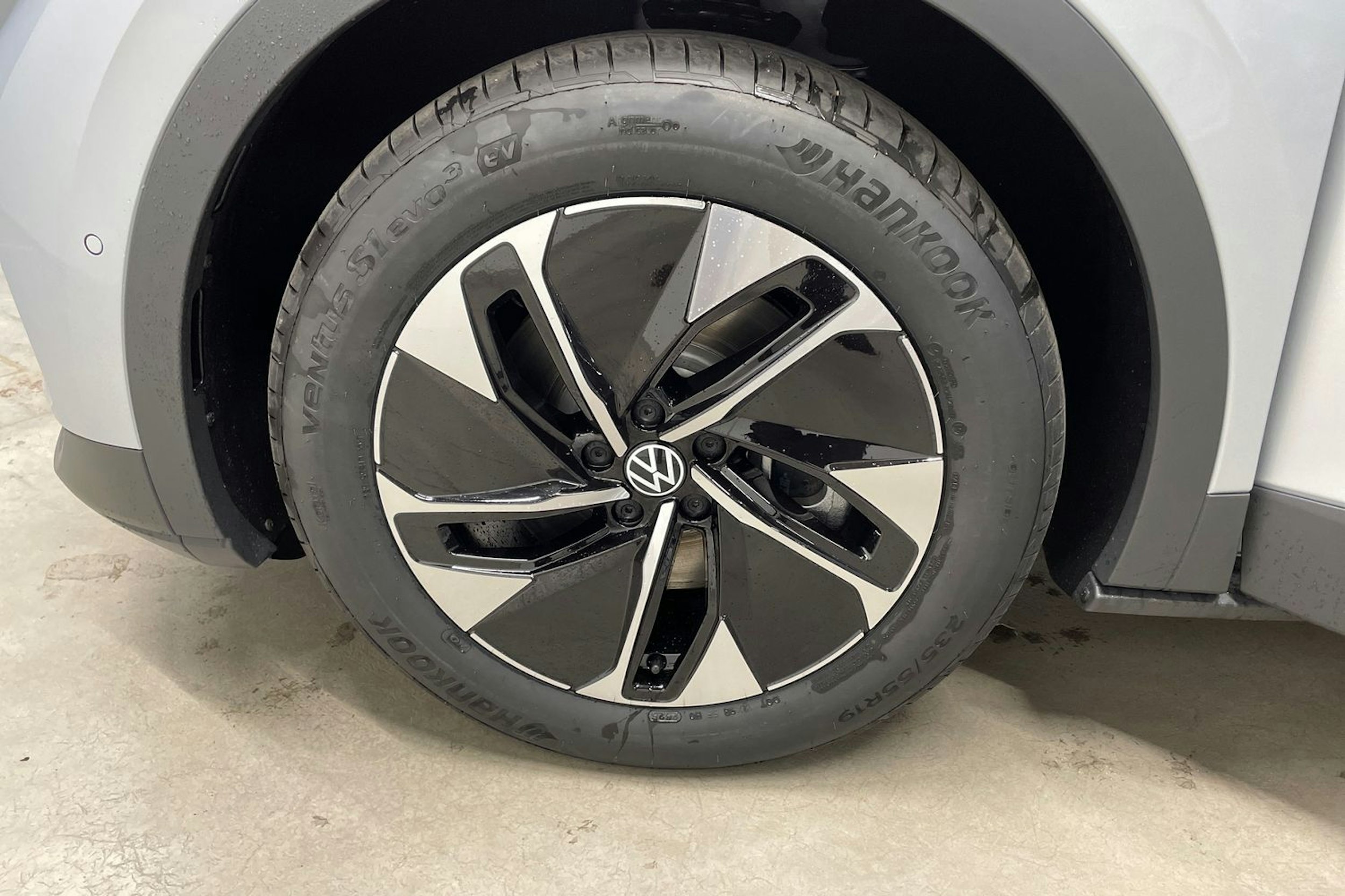 harmaa Volkswagen ID.4 2025 kuva 10.